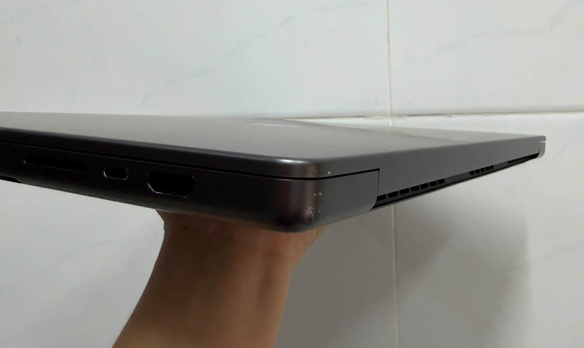 Thu mua laptop cũ ngoại hình xấu giá cao