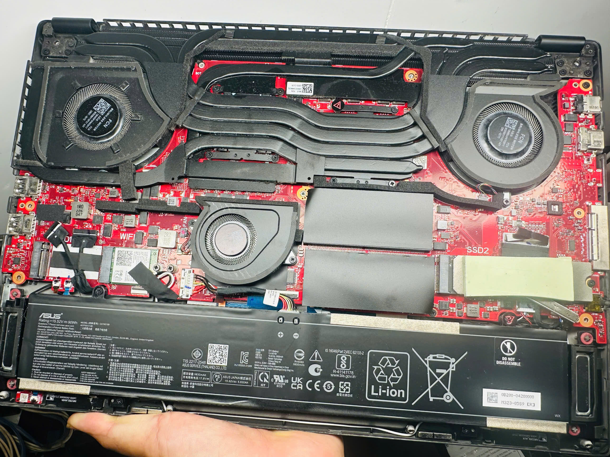Vệ sinh Laptop là một trong những cách cải thiện tốc độ và nhiệt độ CPU đáng kể