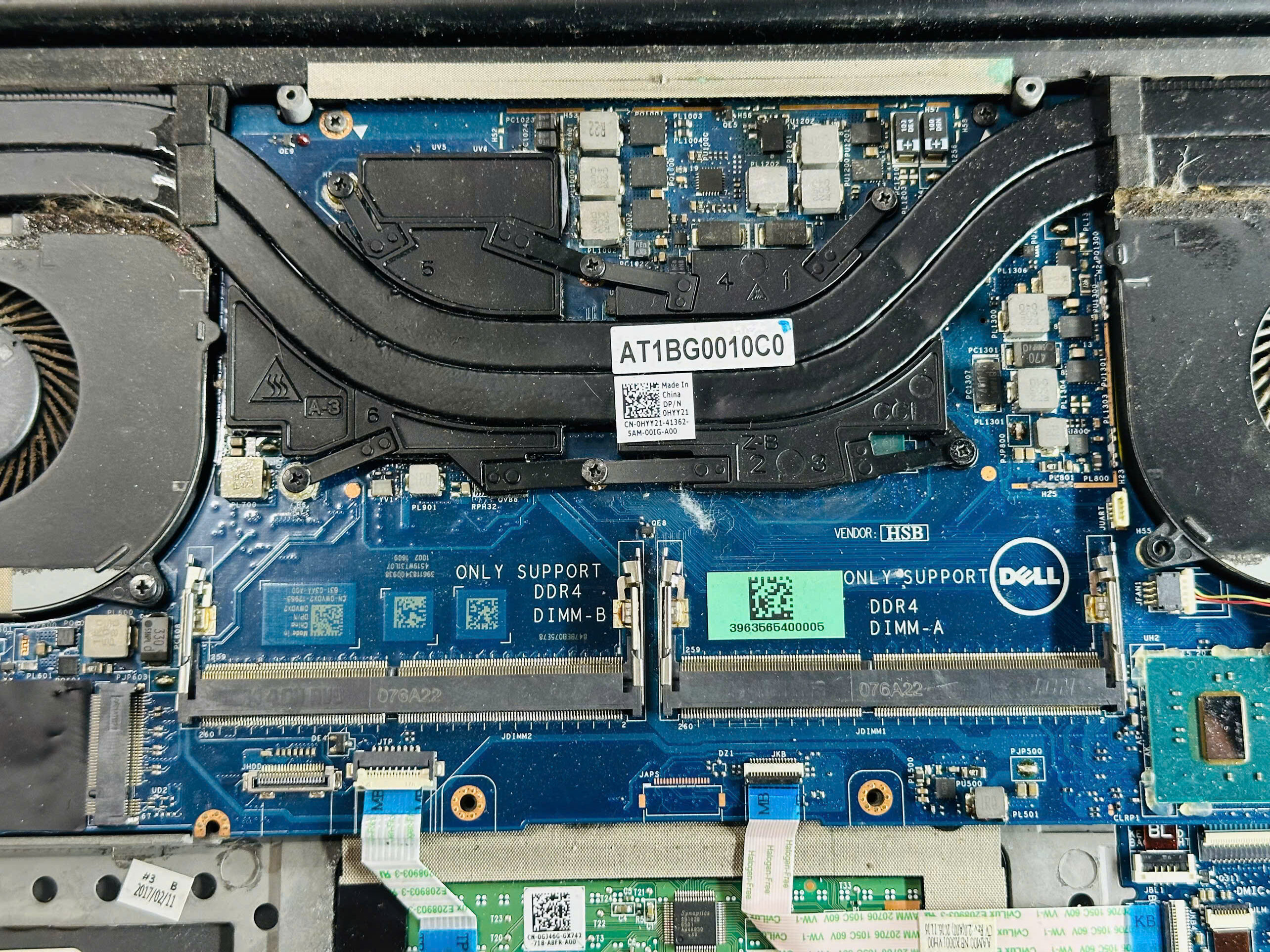 Xem kỹ trên máy hoặc kiểm tra bằng CPU-Z để biết máy có nâng cấp RAM được không