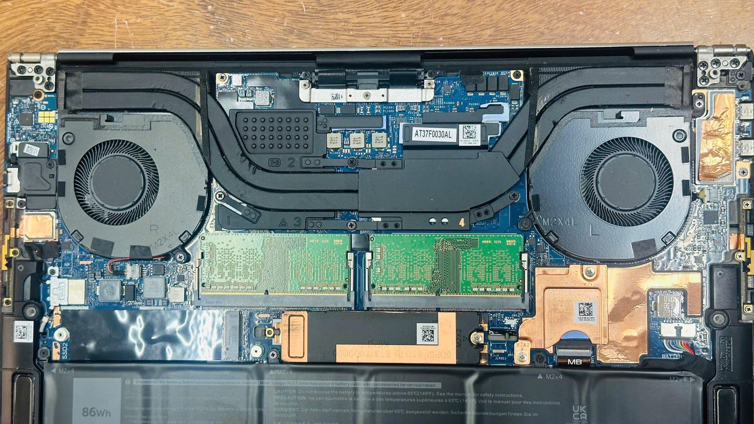 Linh kiện Laptop Dell khá đa dạng giúp dễ dàng nâng cấp và sửa chữa