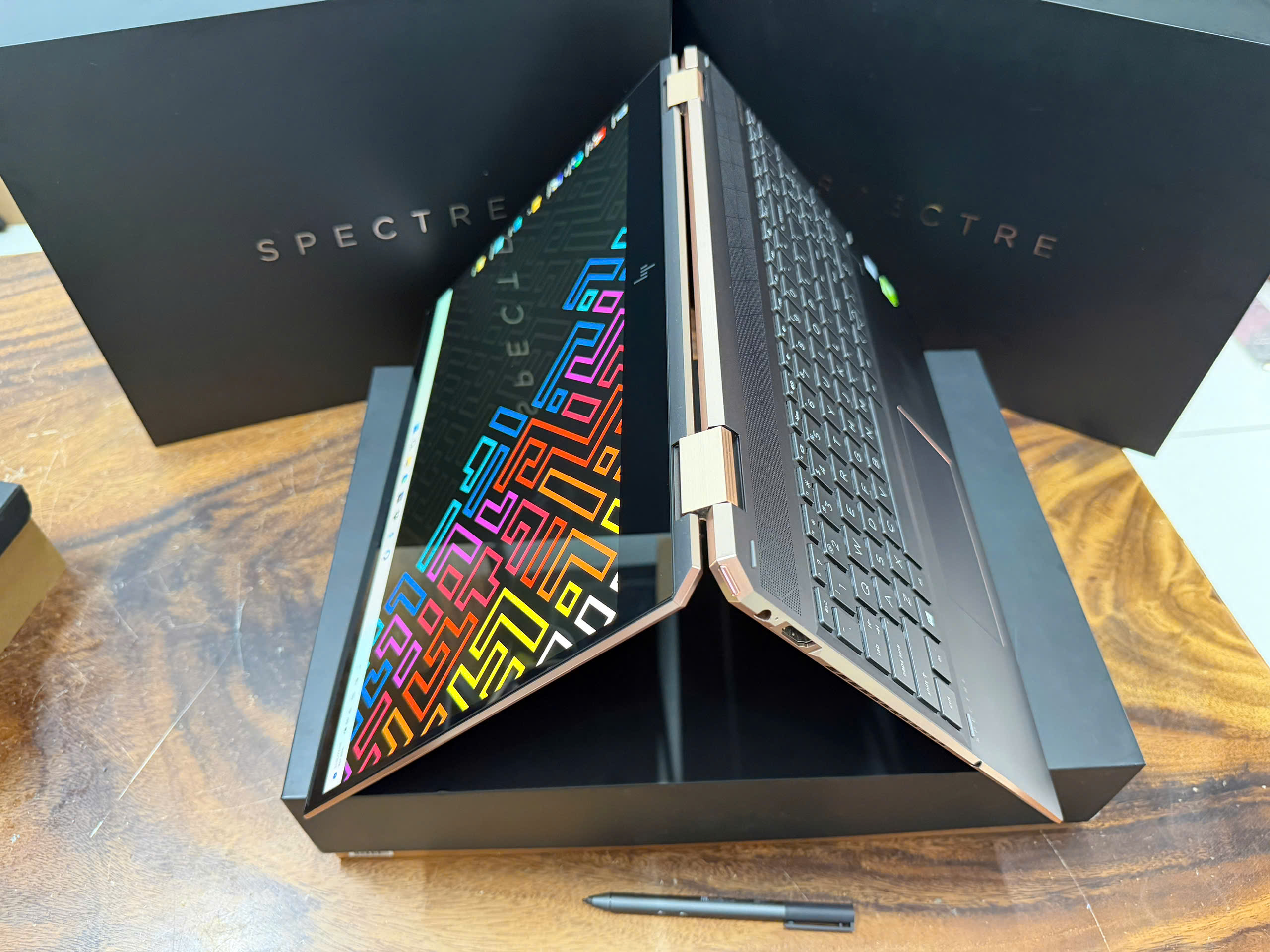 Hp Spectre 15 Gemcut, Gold Black (1)