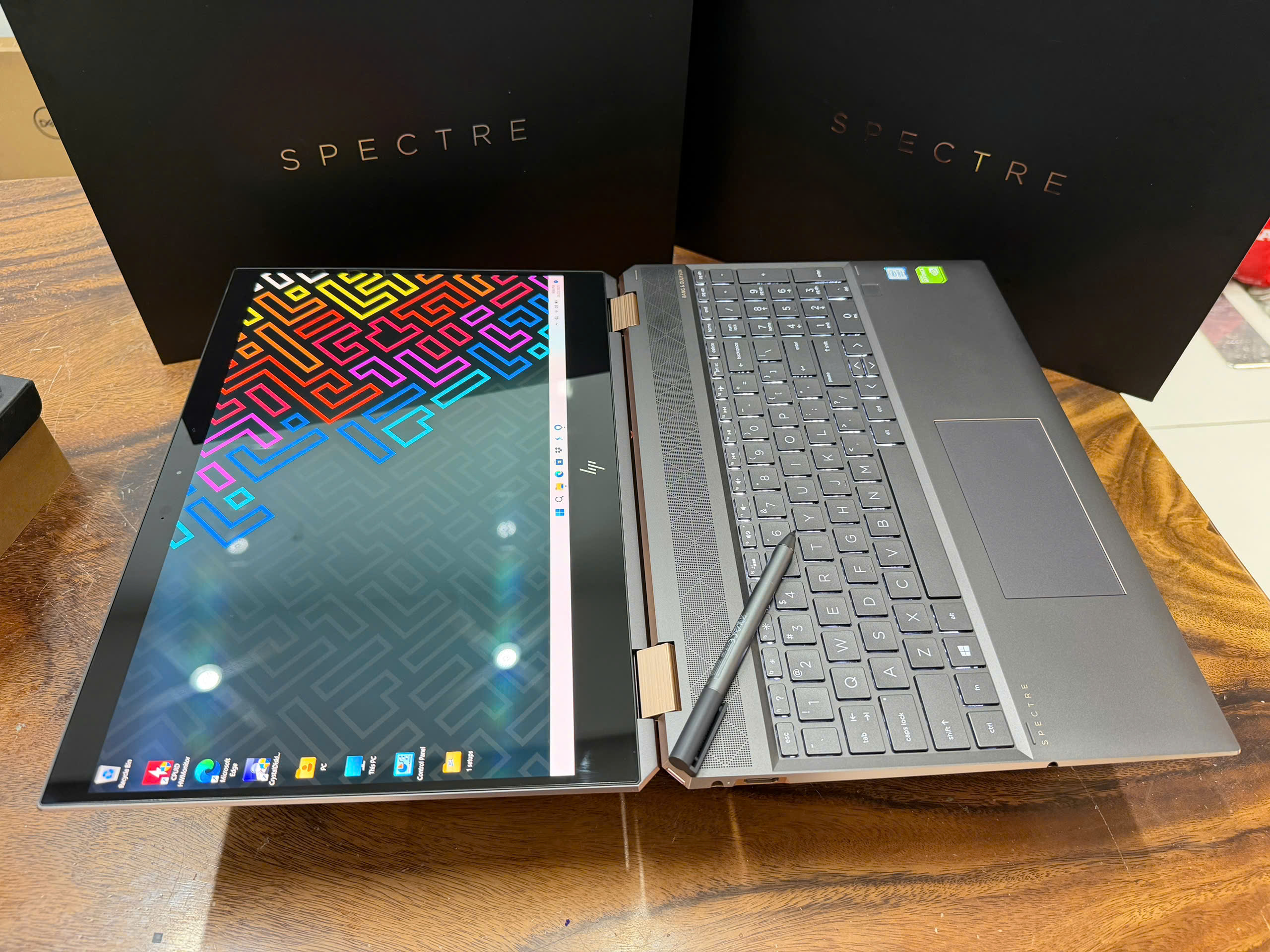 Hp Spectre 15 Gemcut, Gold Black (13)