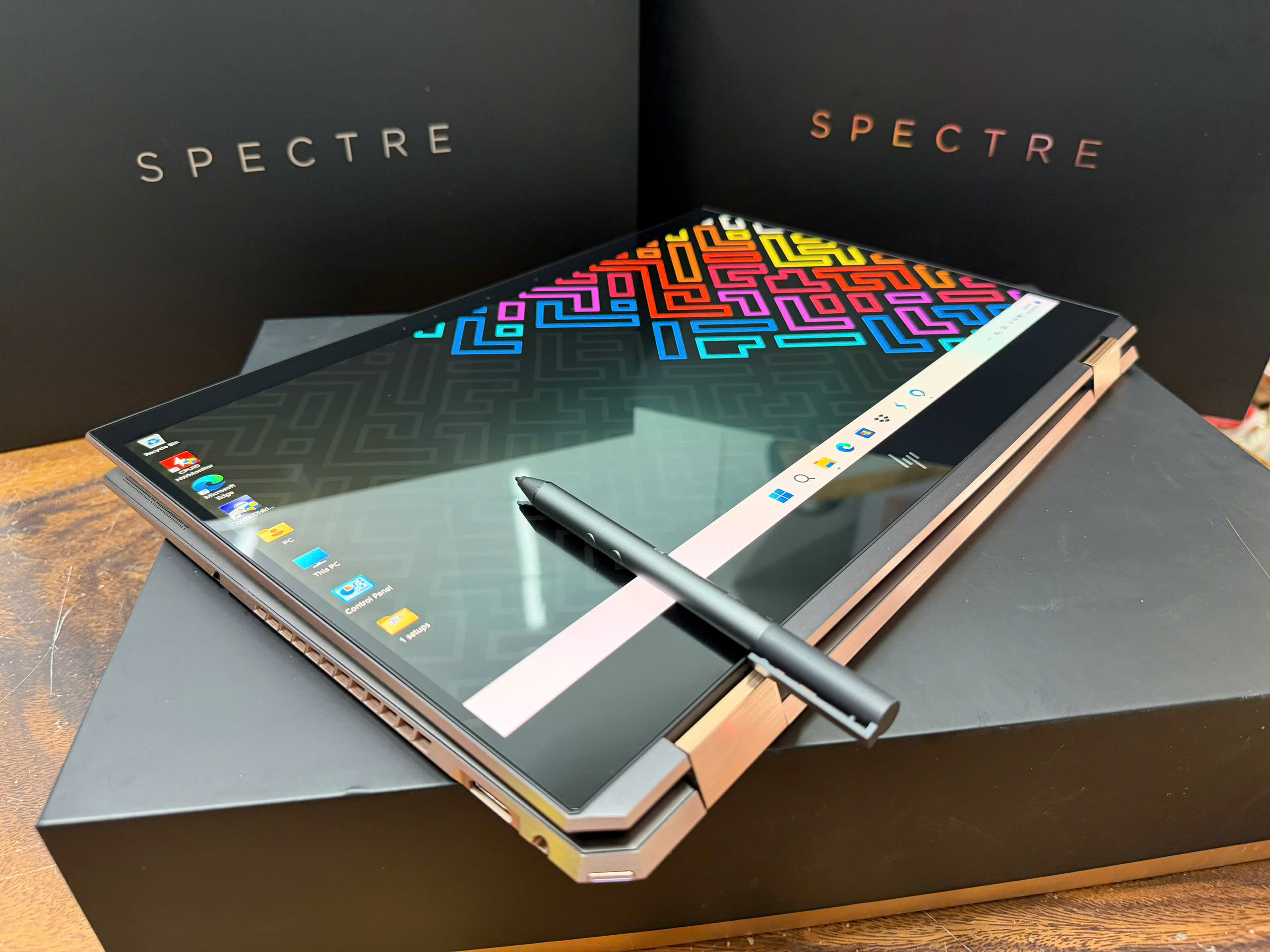 Hp Spectre 15 Gemcut, Gold Black (2)