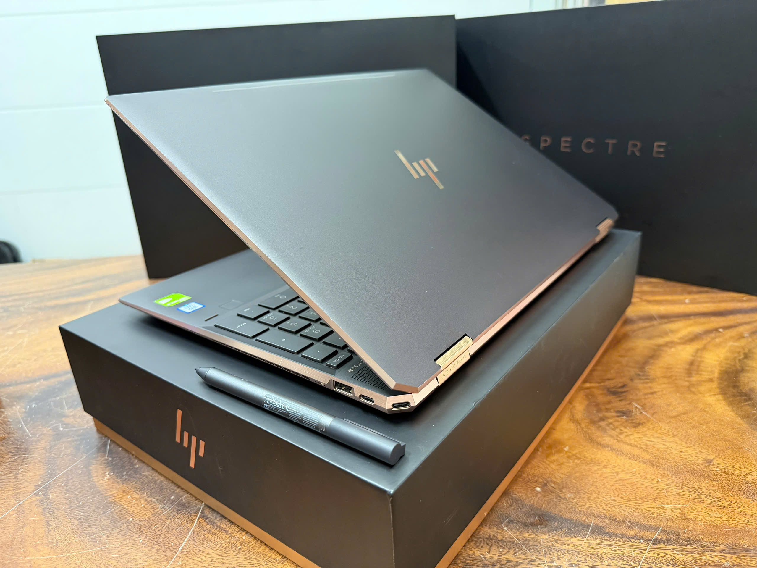 Hp Spectre 15 Gemcut, Gold Black (6)