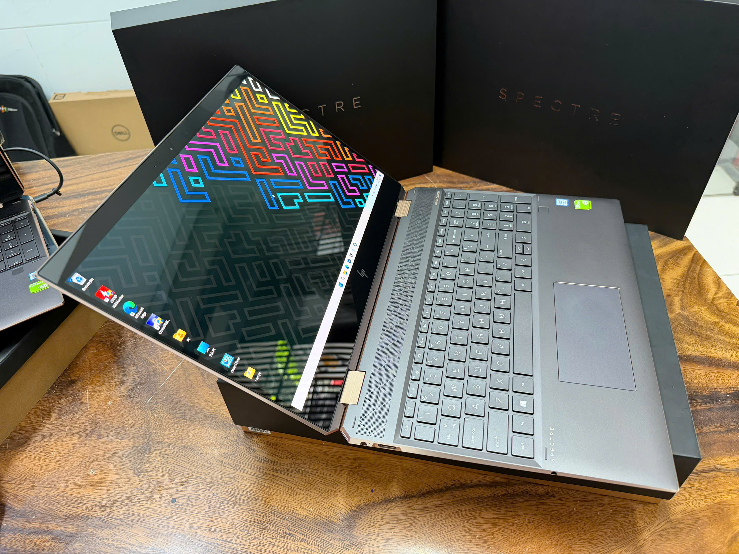 Hp Spectre 15 Gemcut, Gold Black (9)