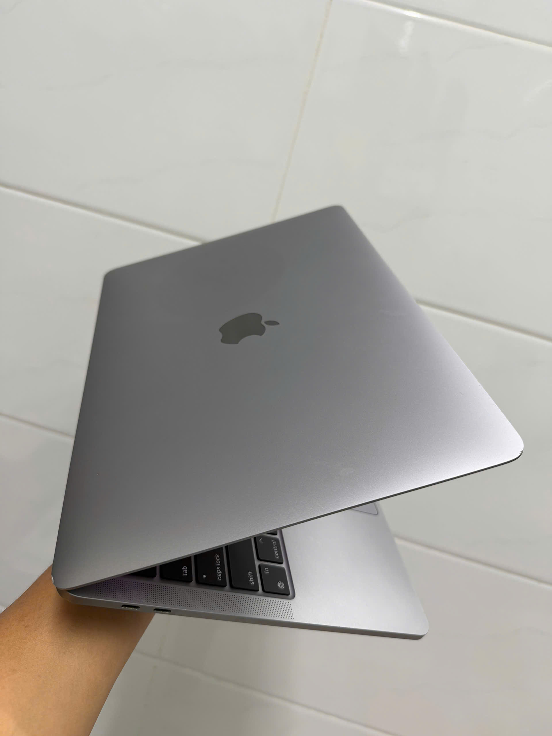 Macbook Pro M1 13in (2)