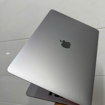Macbook Pro 2020 13in, core i7 2.3G, ram 16G, 512G.