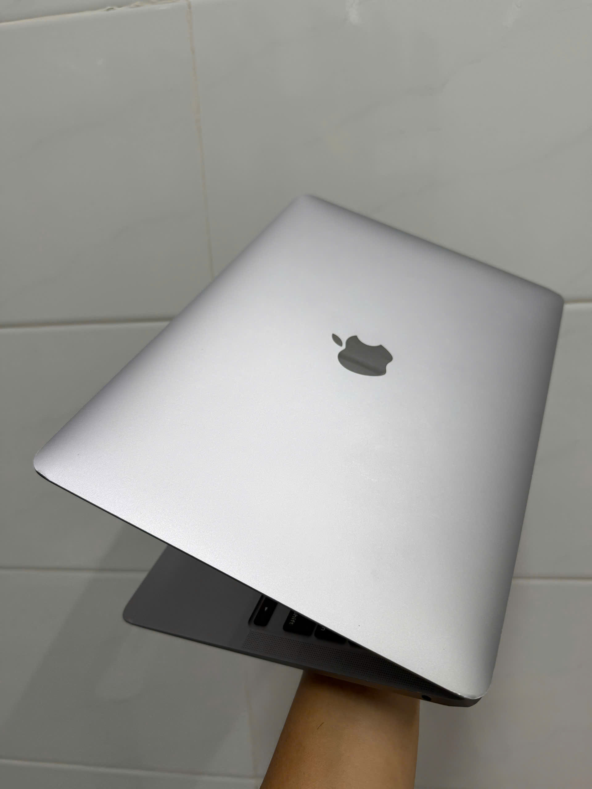 Macbook Air M1 (1)