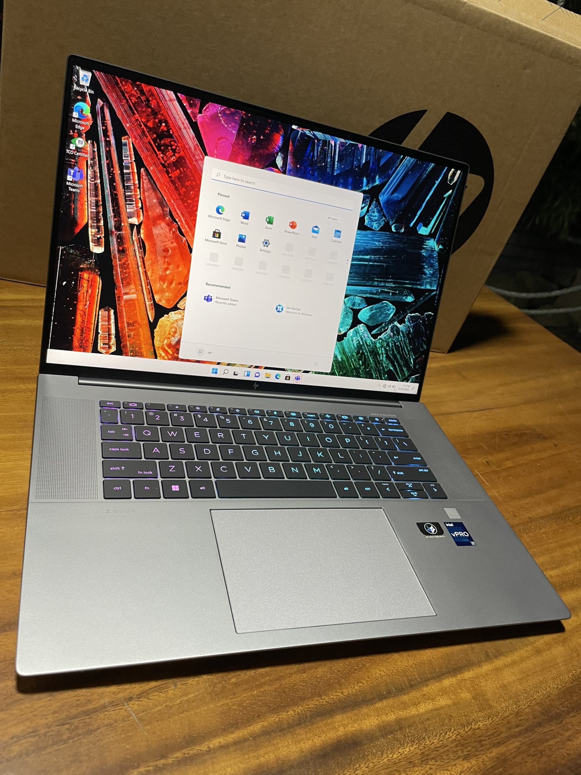 Màn hình HP ZBook Studio 16 G9 với độ chính xác màu cao