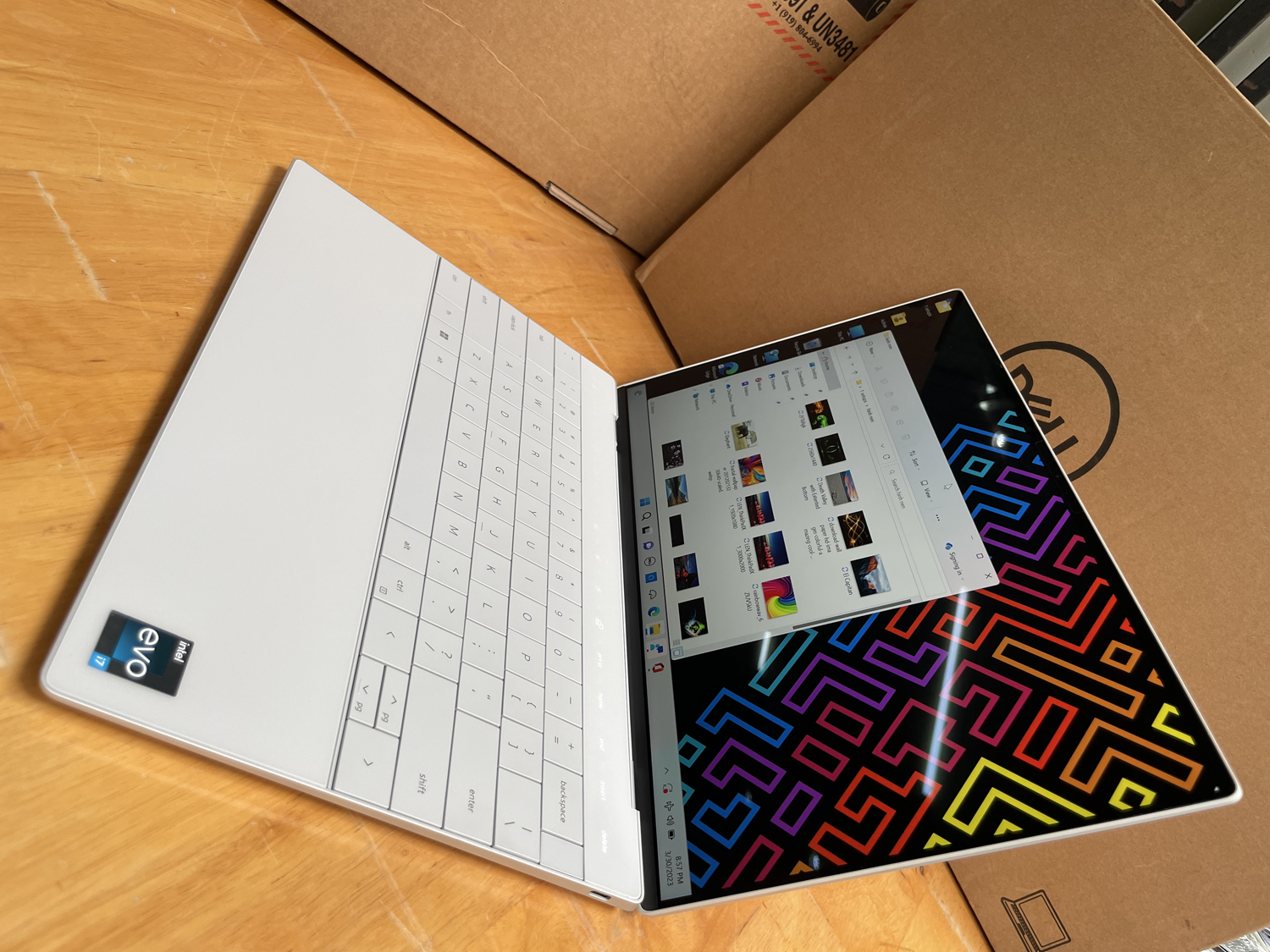 DELL XPS 13 sở hữu thiết kế siêu mỏng nhẹ