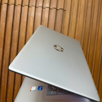 Hp 17-CN3053CL, core i5 – 1335U, 16G, 512G, 17.3in FHD.