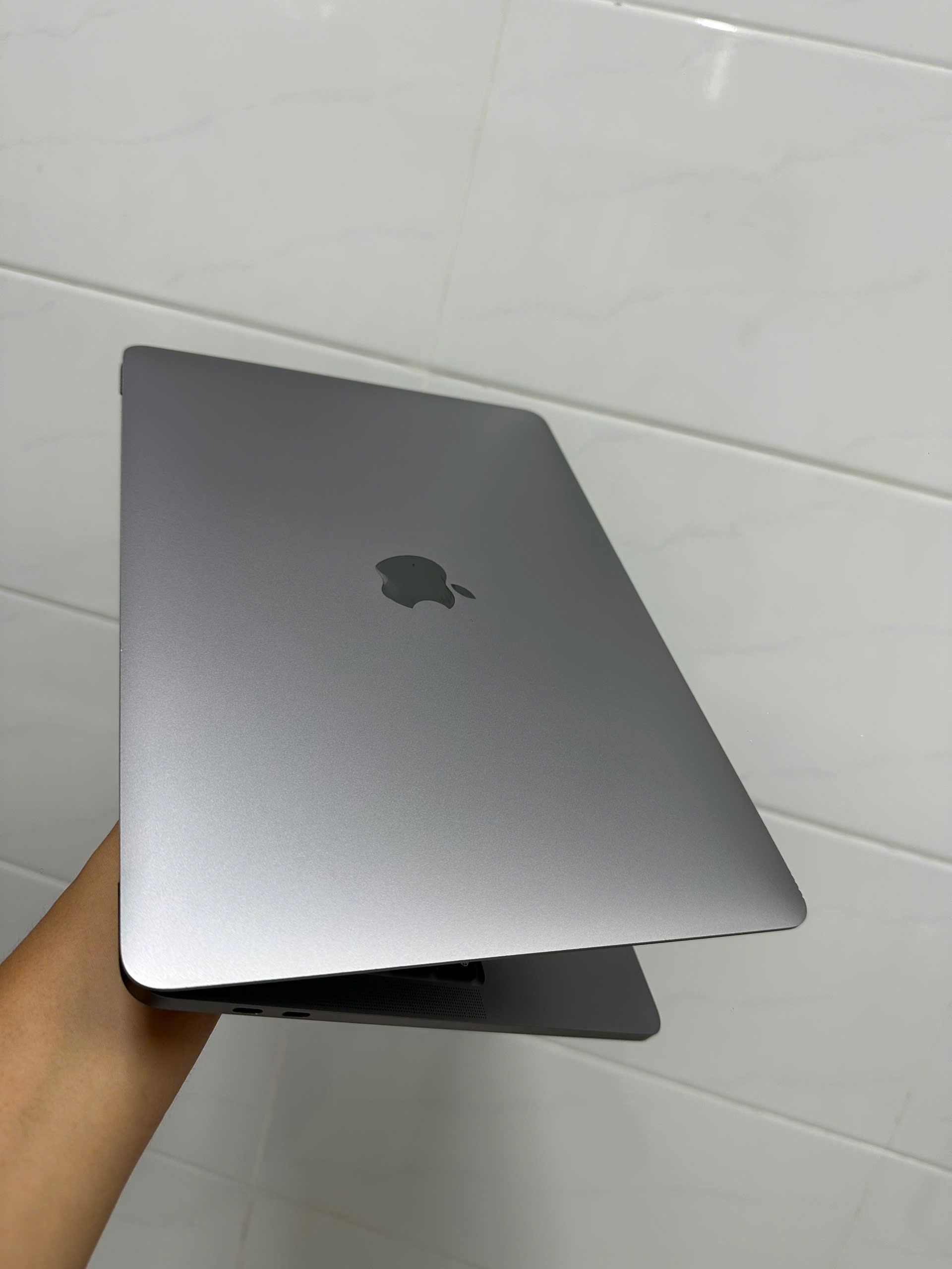 Macbook Pro M2 13inch (1)