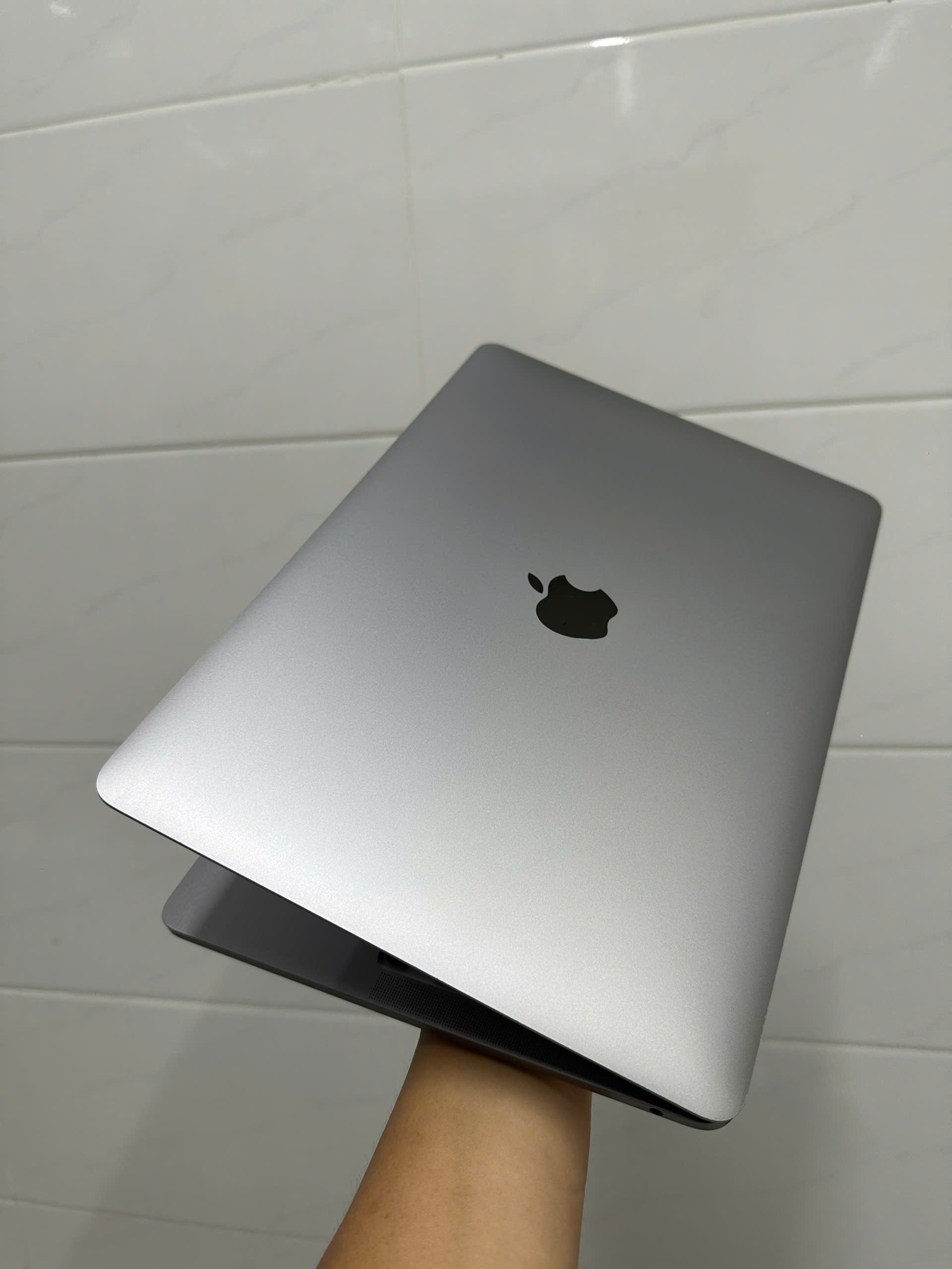 Macbook Pro M2 13inch (3)