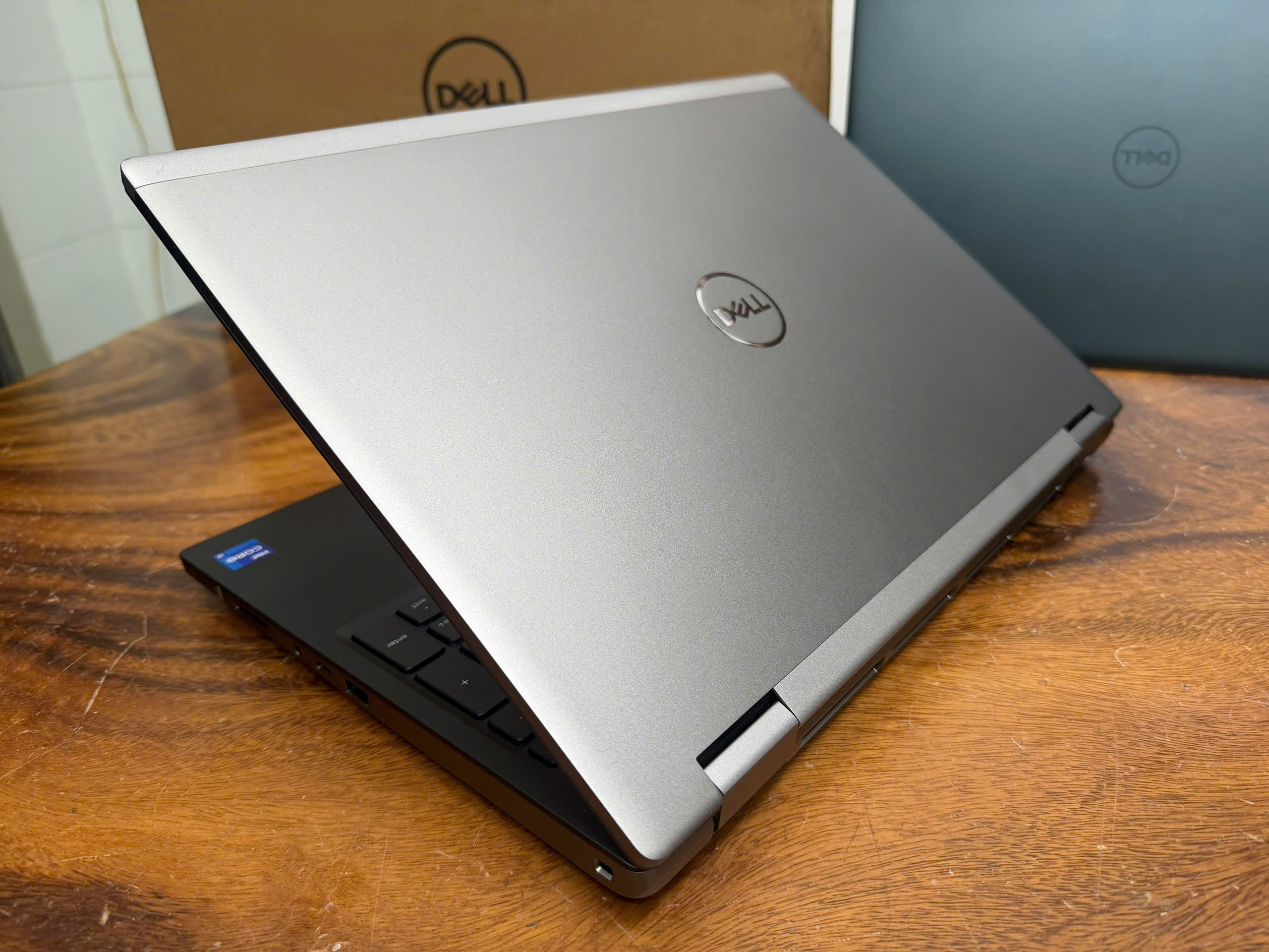 Dell precision 7680, core i7 13850HX, 64G, RTX 3500Ada, LTE sim 4G, 16in FHD+