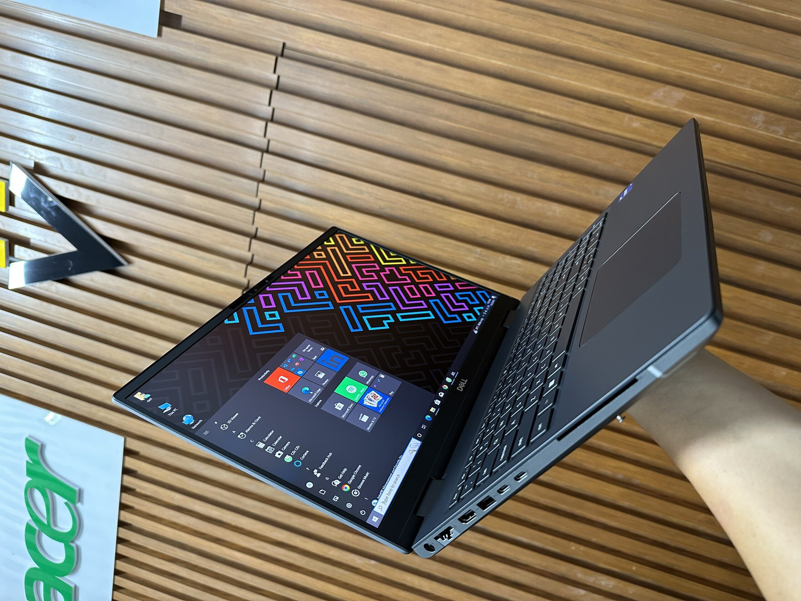Cổng kết nối trên Dell Precision 7000 Series luôn đầy đủ