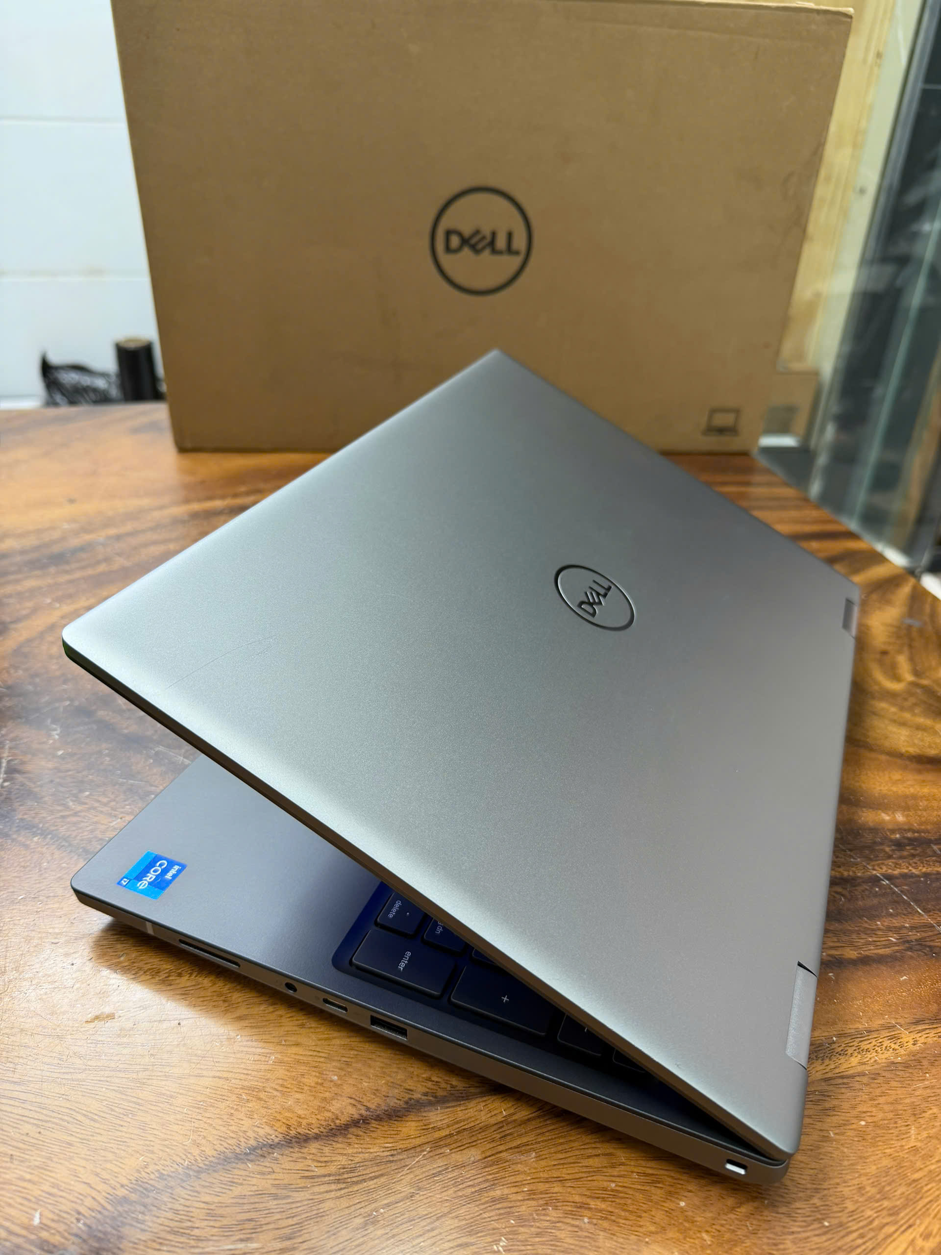Dell precision 7680, core i7 13850HX, 32G, RTX 3500Ada, 16in 4K touch