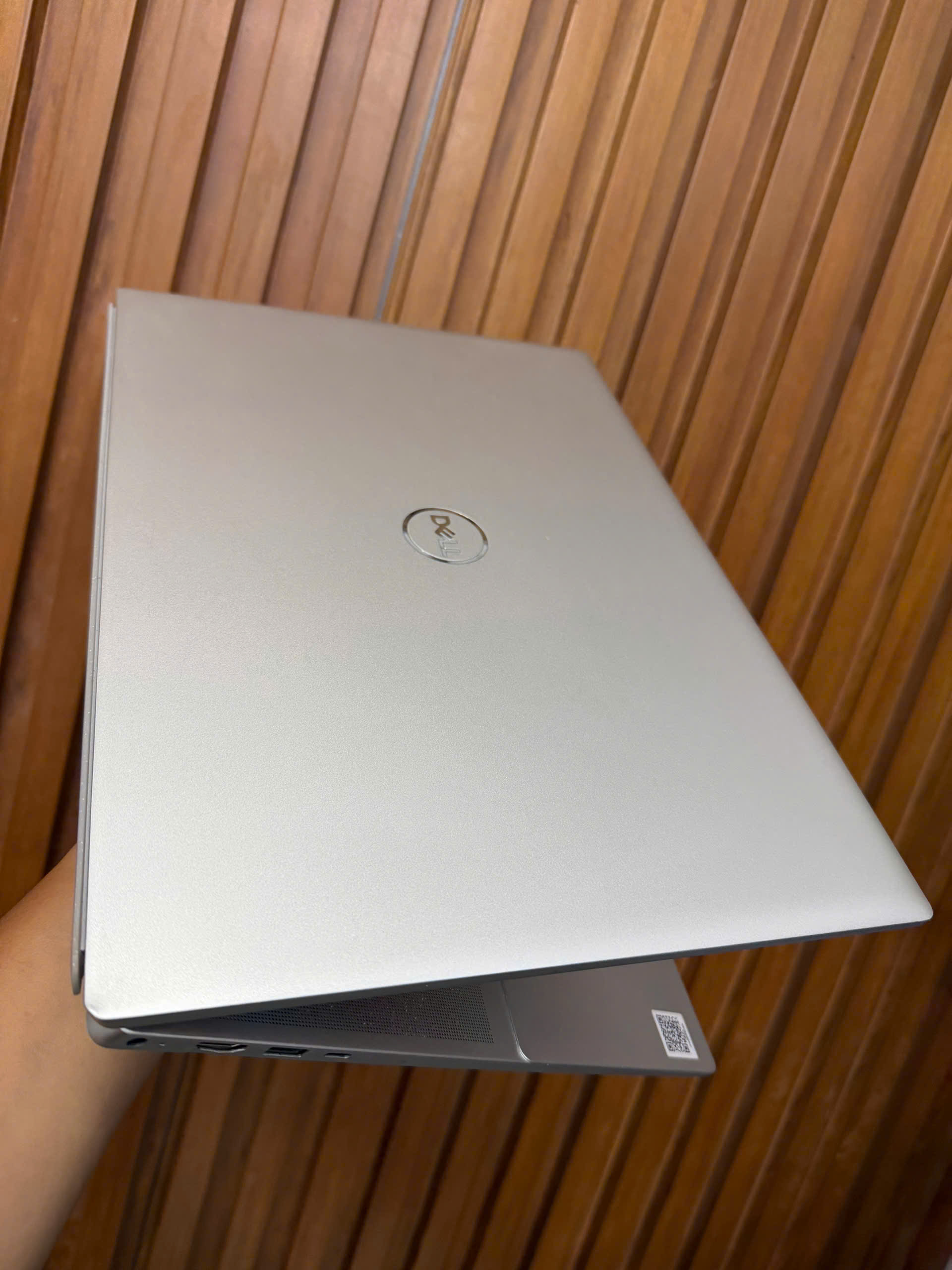 Dell Vostro 5620 (3)