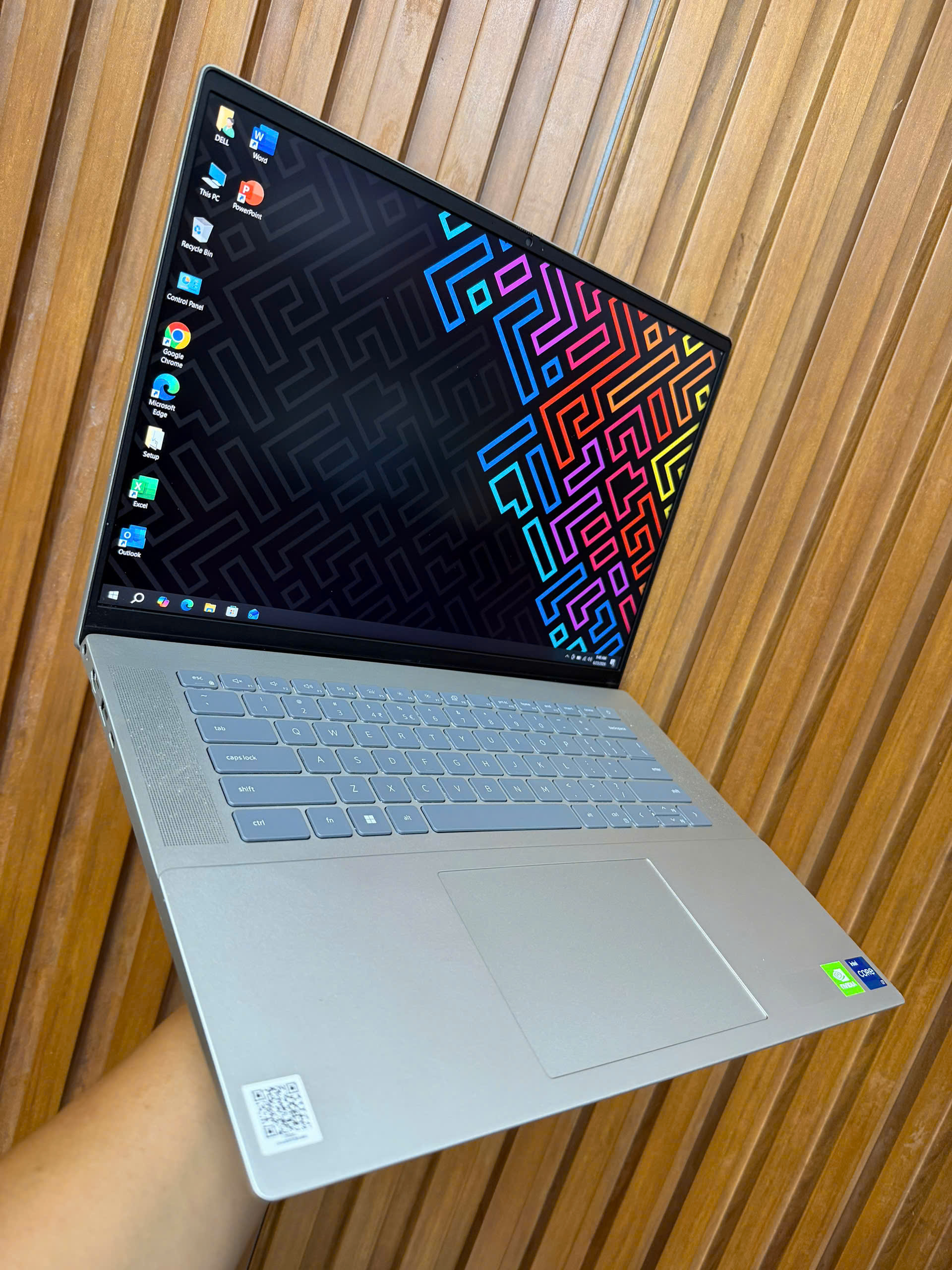 Dell Vostro 5620 (4)