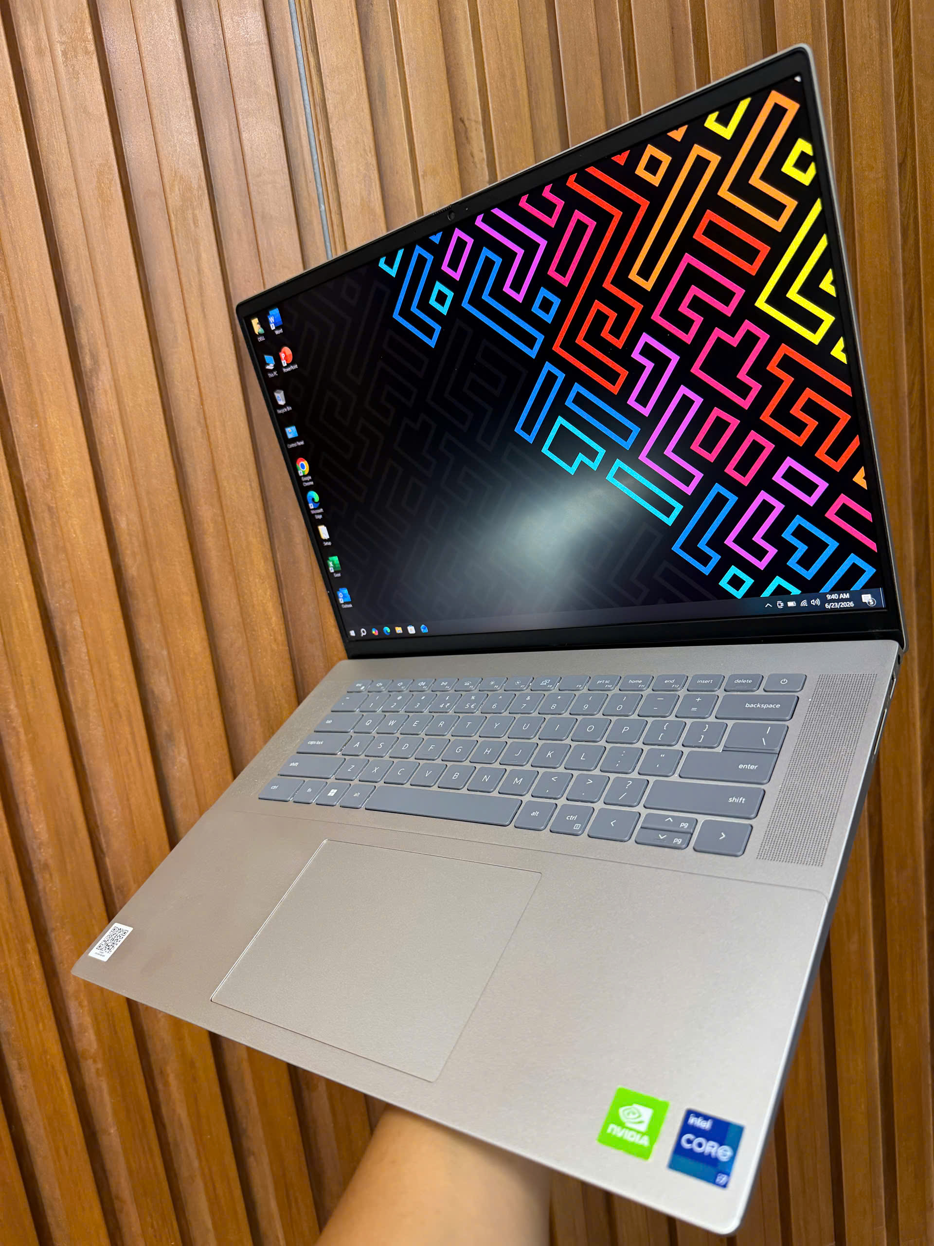 Dell Vostro 5620 (5)
