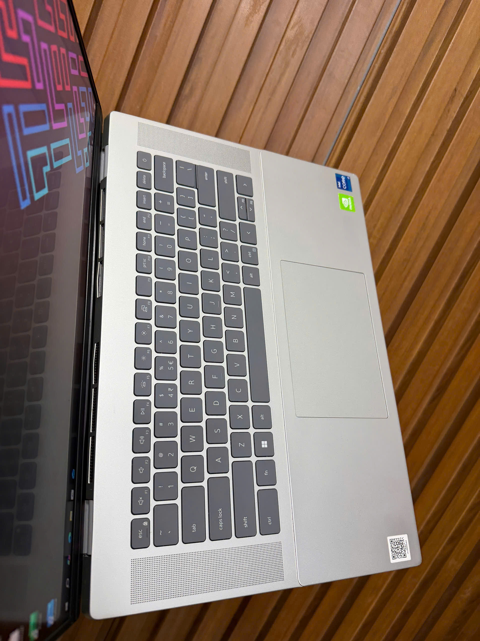 Dell Vostro 5620 (7)