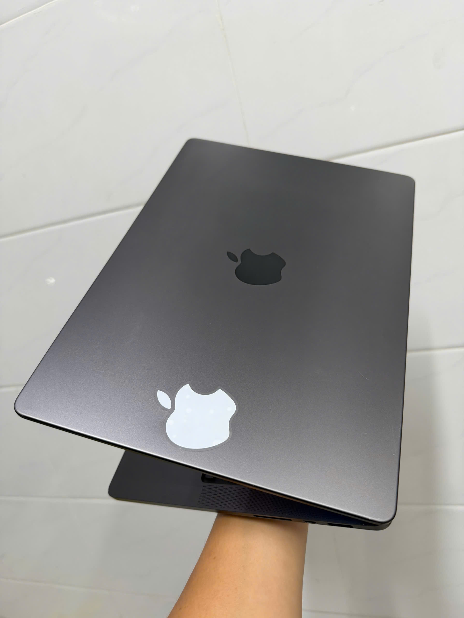 Macbook Pro 14 inch M3 2023 Space Black, M3 pro, 18G, 512G.