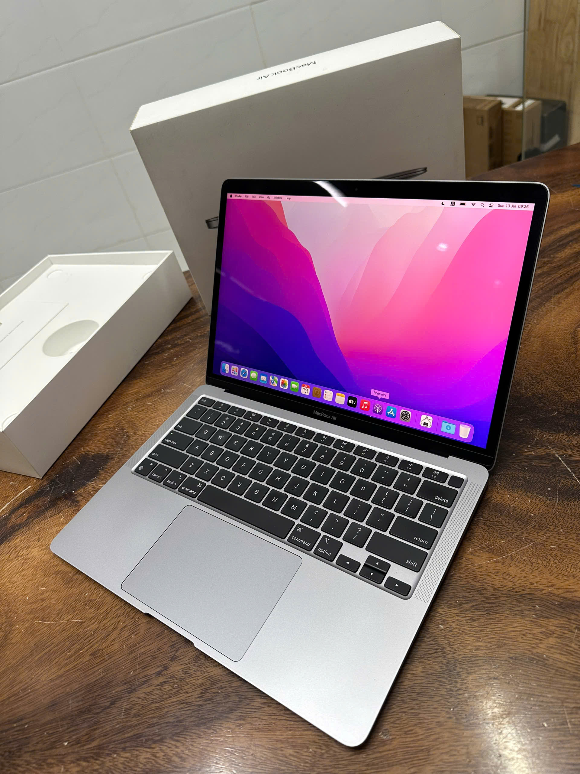 Macbook Air M1 Box (3)