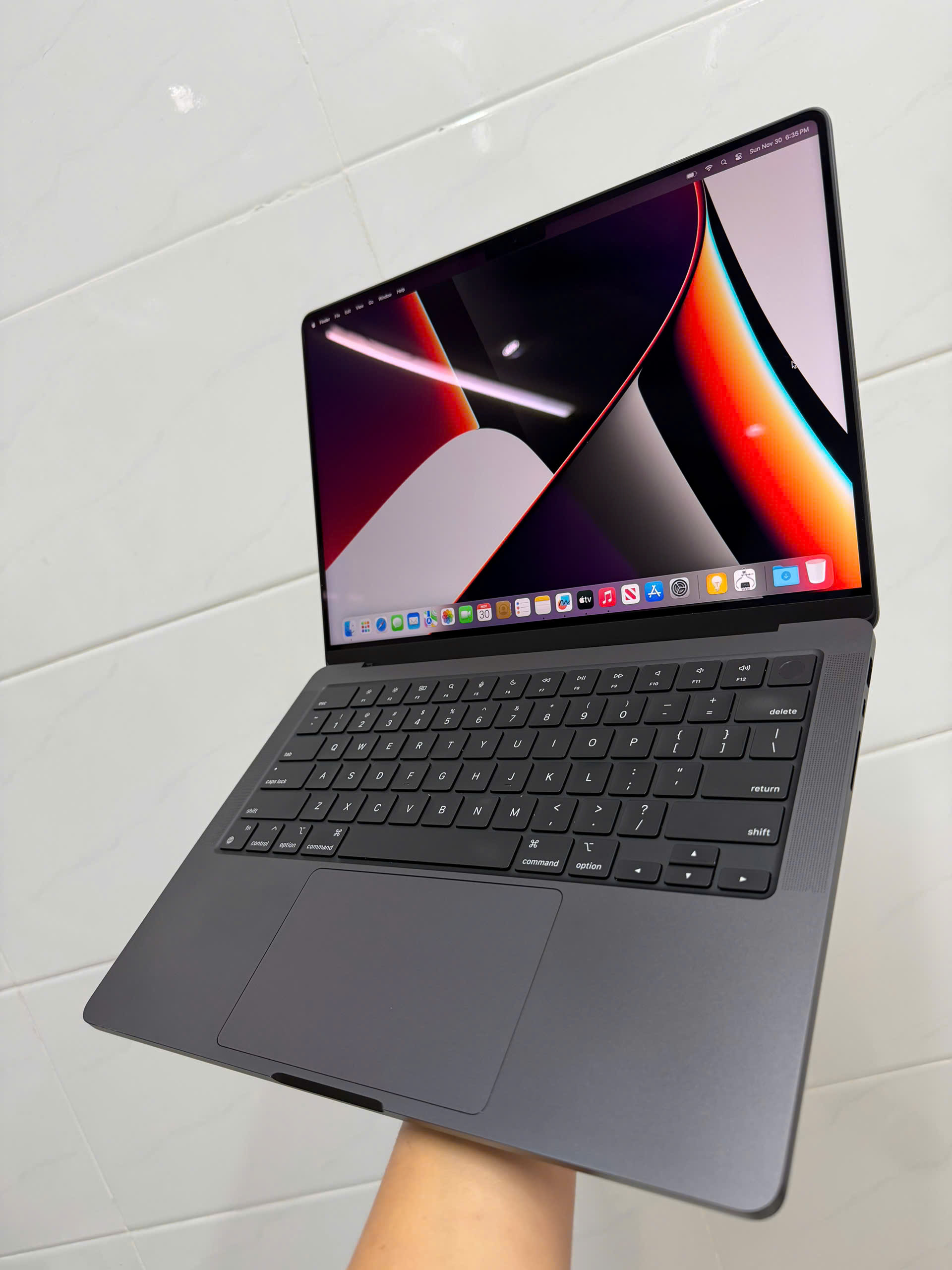 Macbook Pro 14 M3 Blackspace (2)