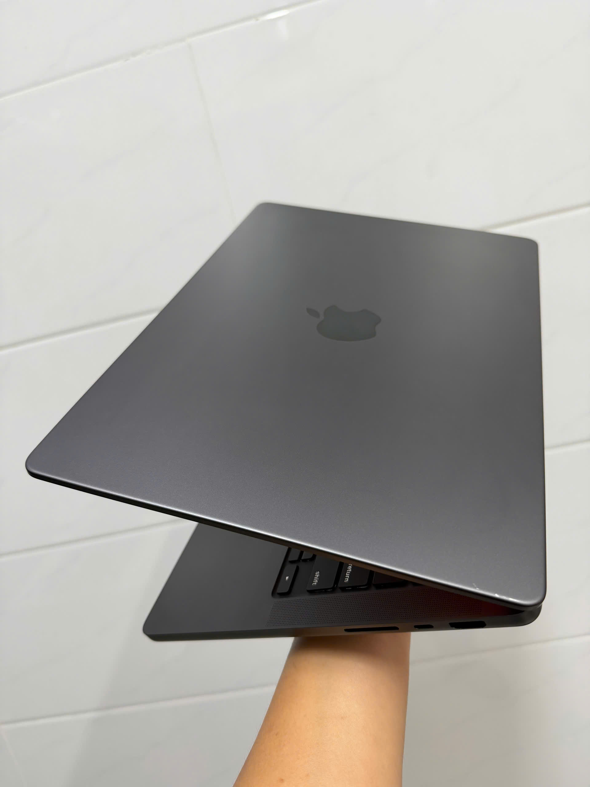 Macbook Pro 14 M3 Blackspace (3)