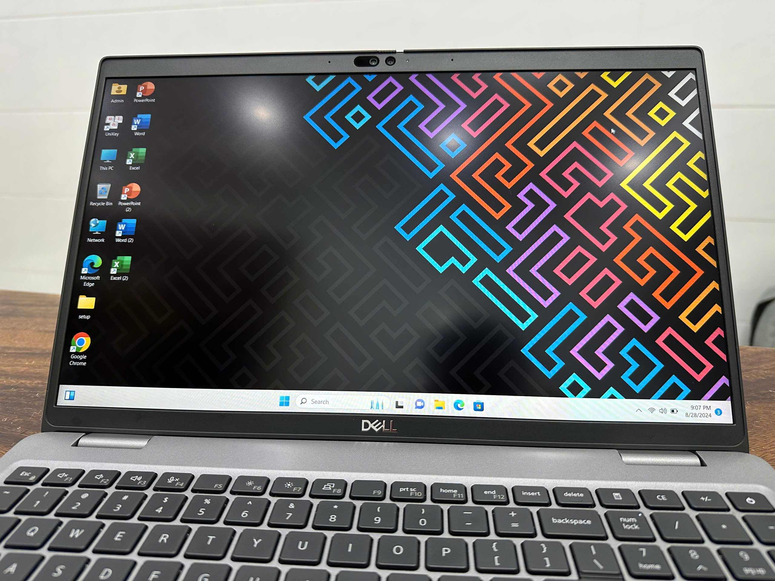 màn hình Dell Precision 3851 trang bị lớp chống chói chống mỏi mắt