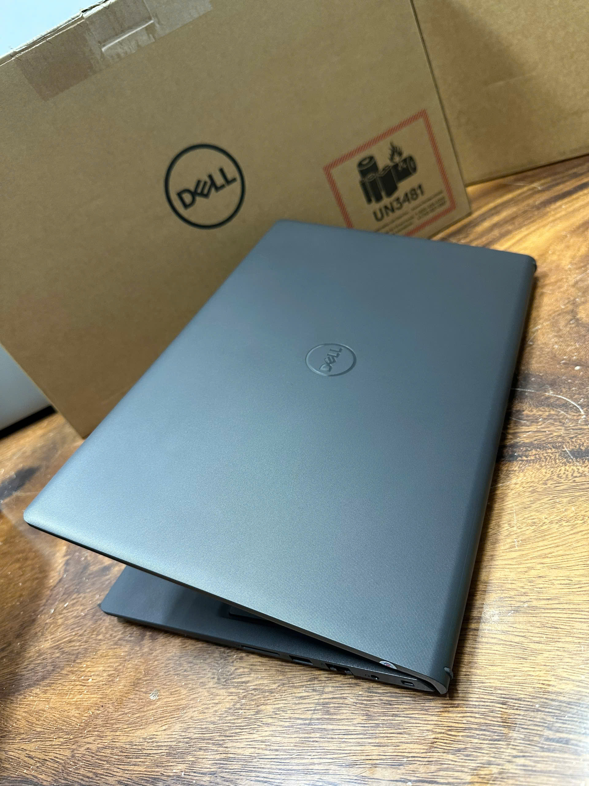 Dell Vostro 3520 I5 (6)