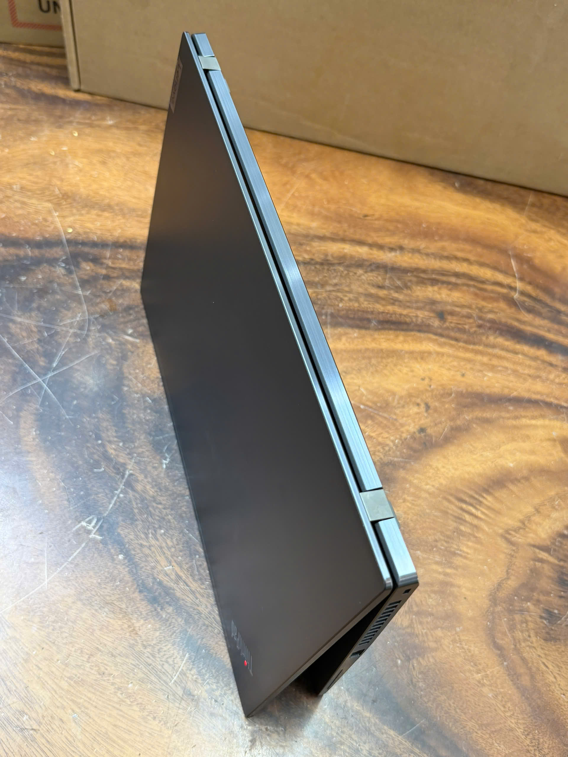 Thinkpad T14s Aluminium 4k (10)