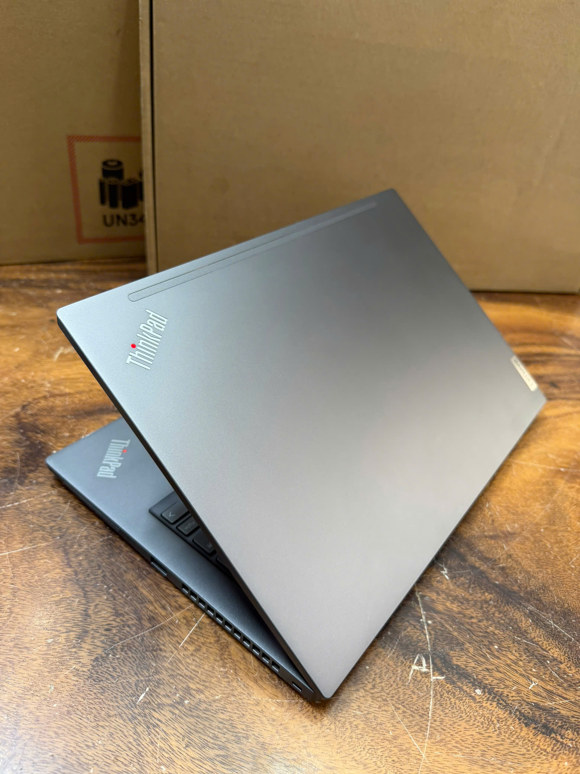 Thinkpad T14s Aluminium 4k (4)