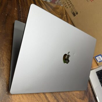 Macbook Pro 16in M1 MAX, 32G, 1TB, 16in retina XDR.