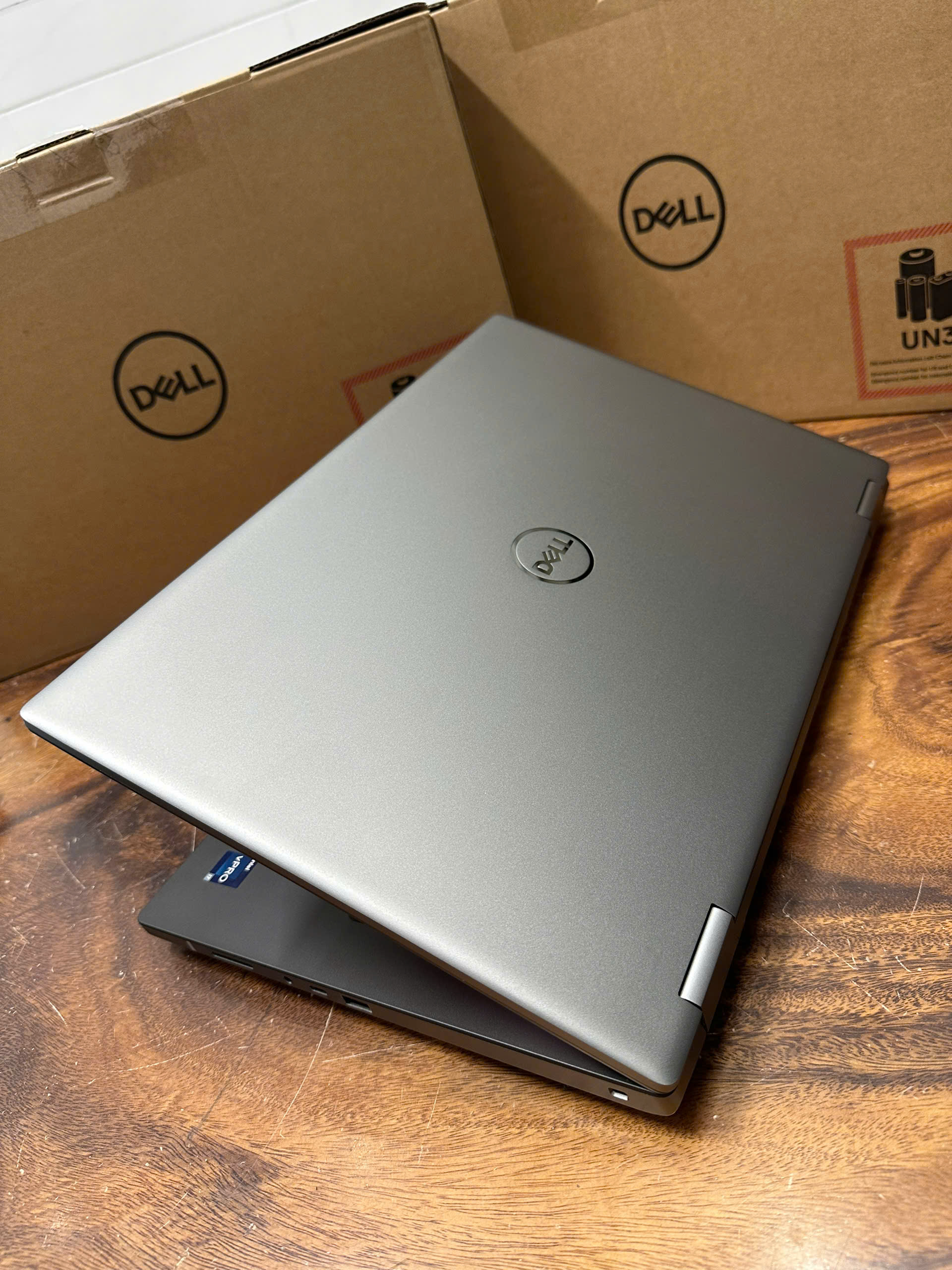 Dell Precision 7780 Core I7 (24)