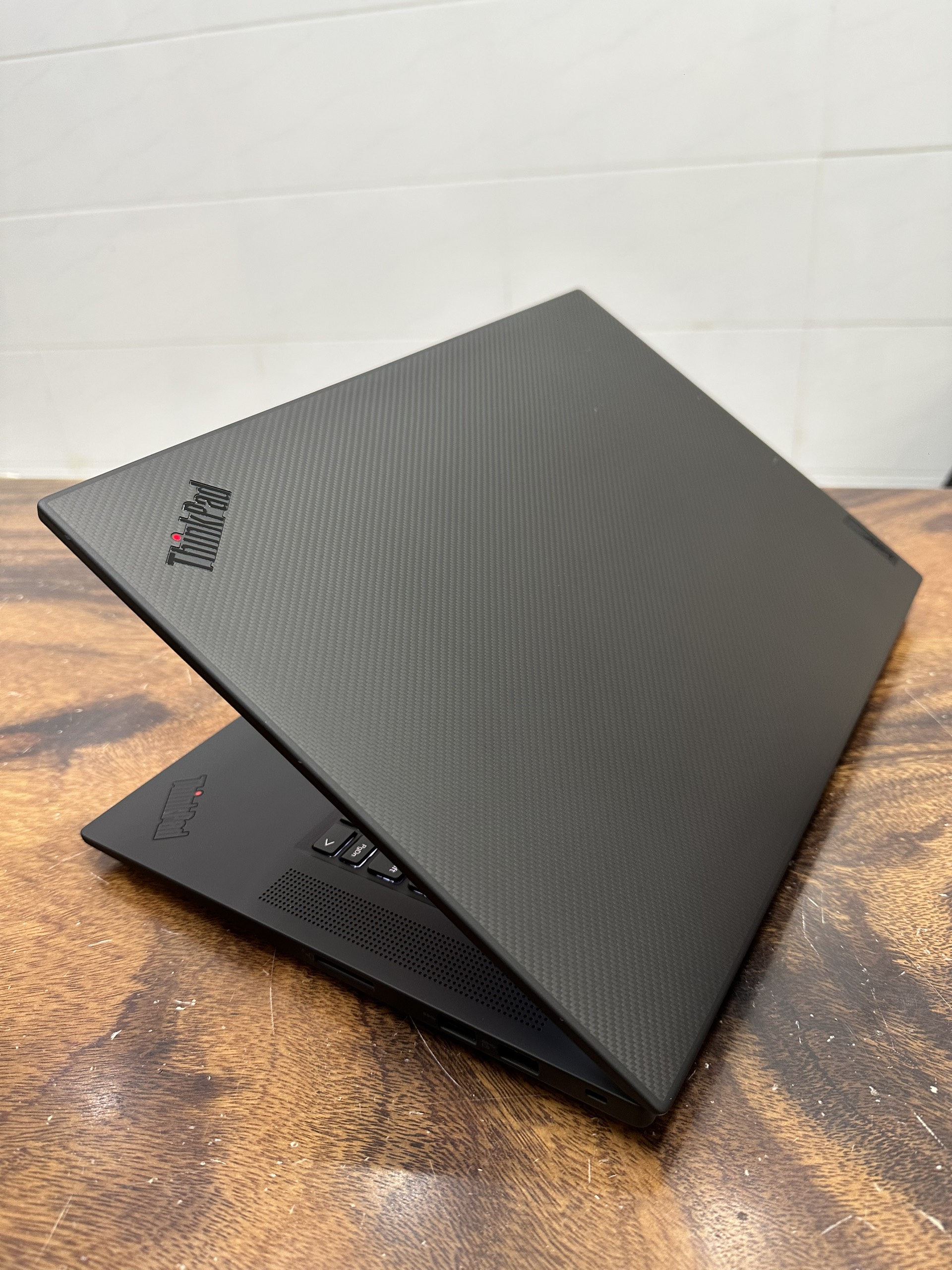 Thiết Kế ThinkPad P1 Gen 6 đầy sang trọng và siêu mỏng nhẹ