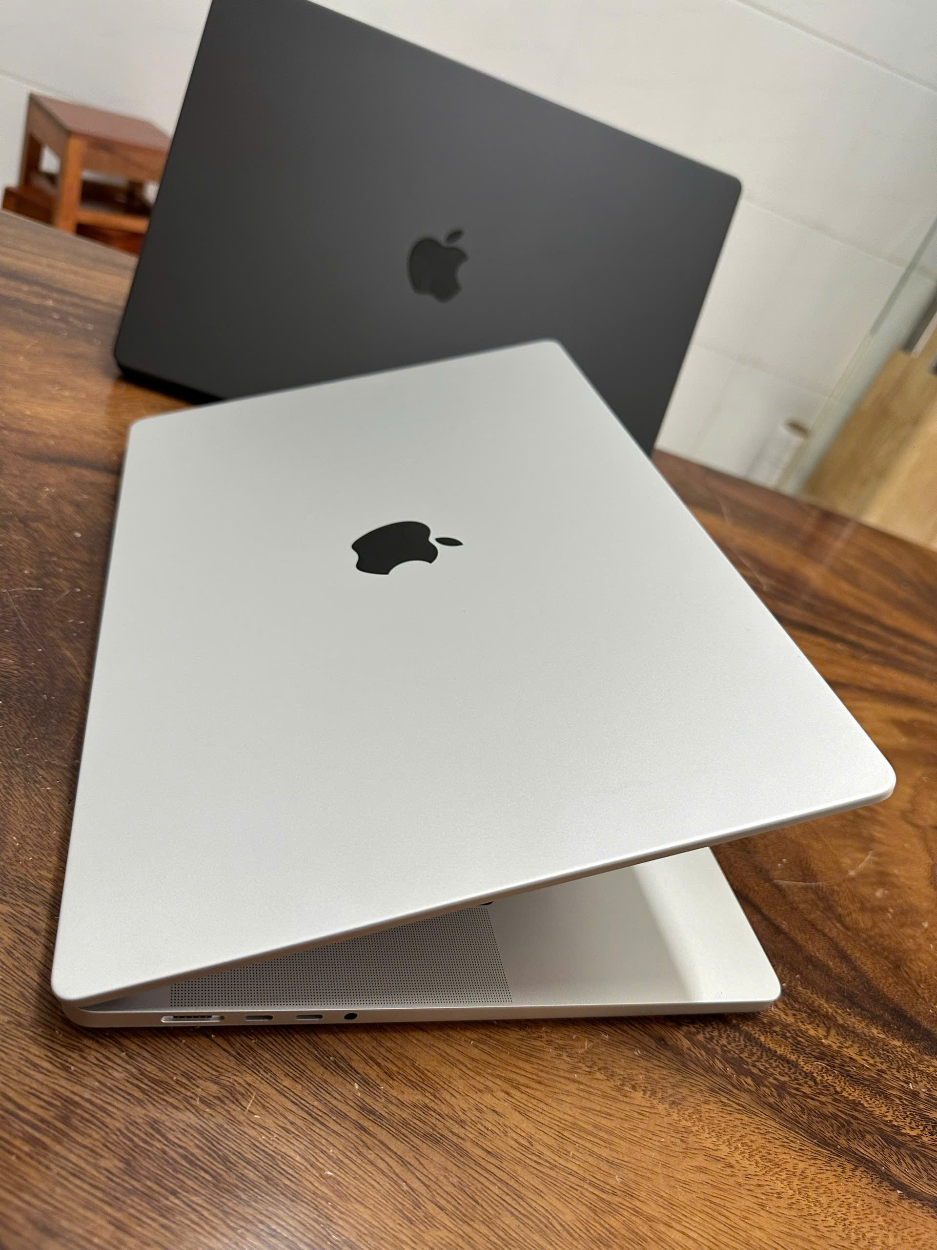 Macbook Pro 16 M1 Silver (10)