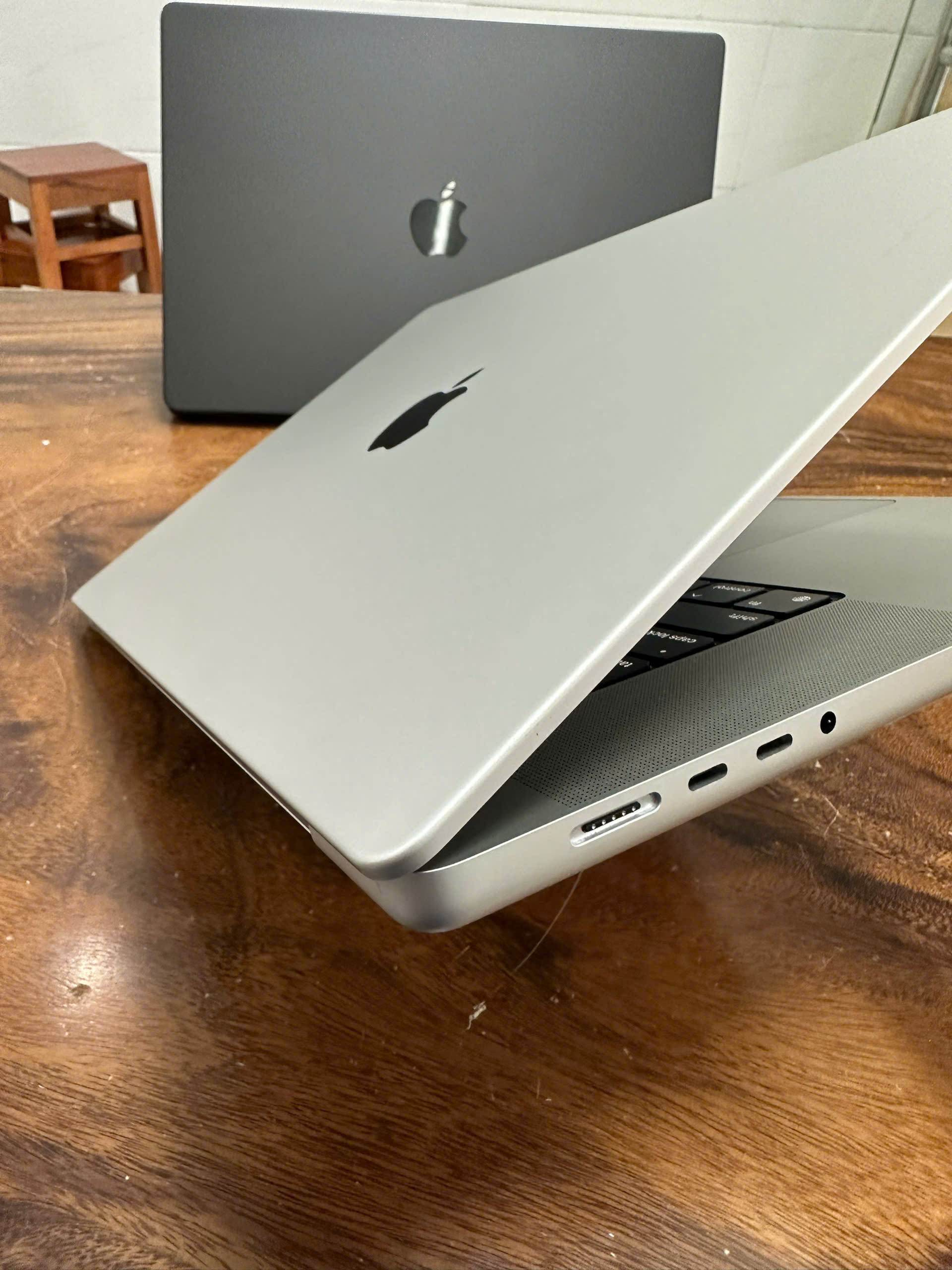 Macbook Pro 16 M1 Silver (13)