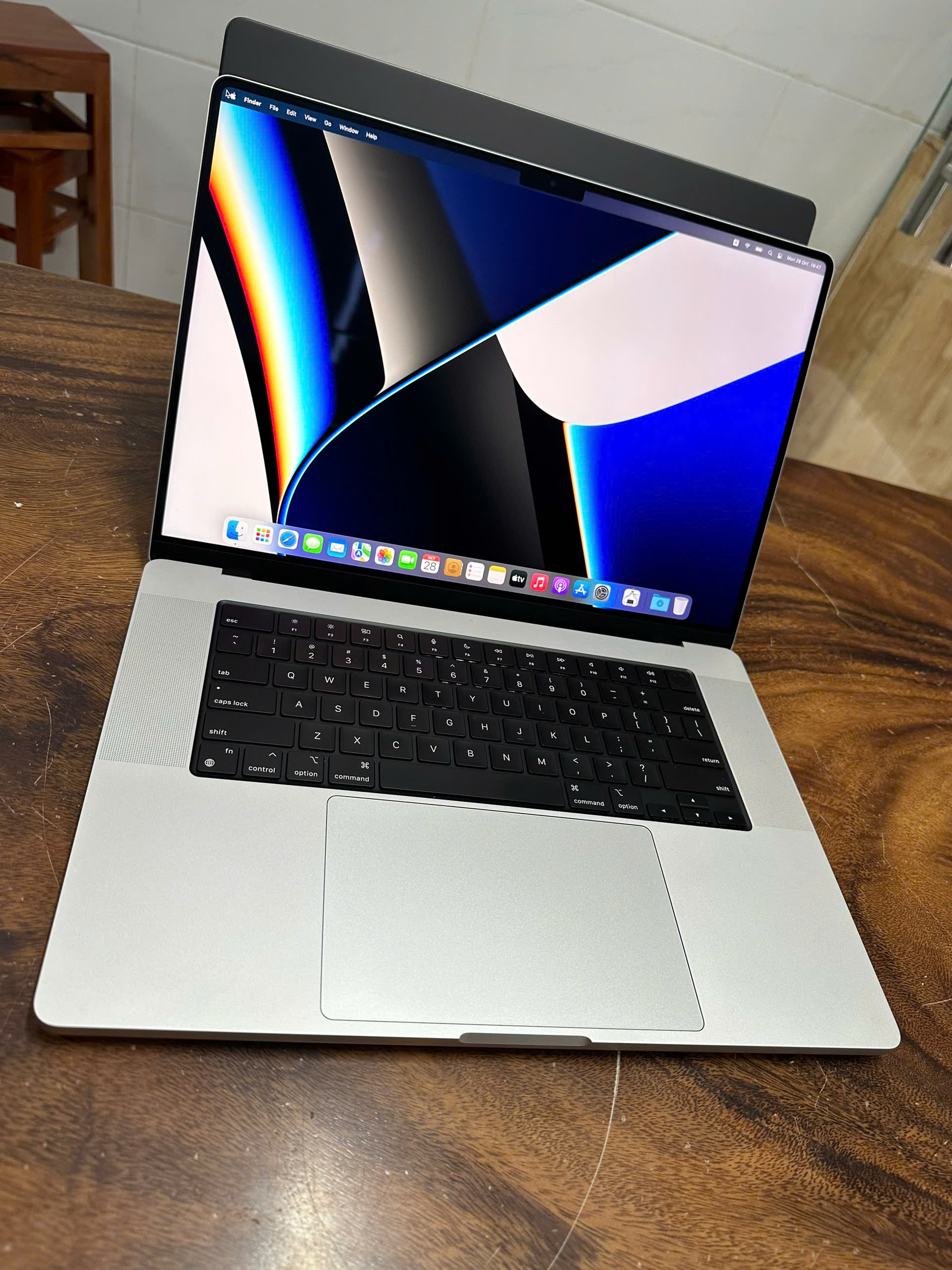 Macbook Pro 16 M1 Silver (3)