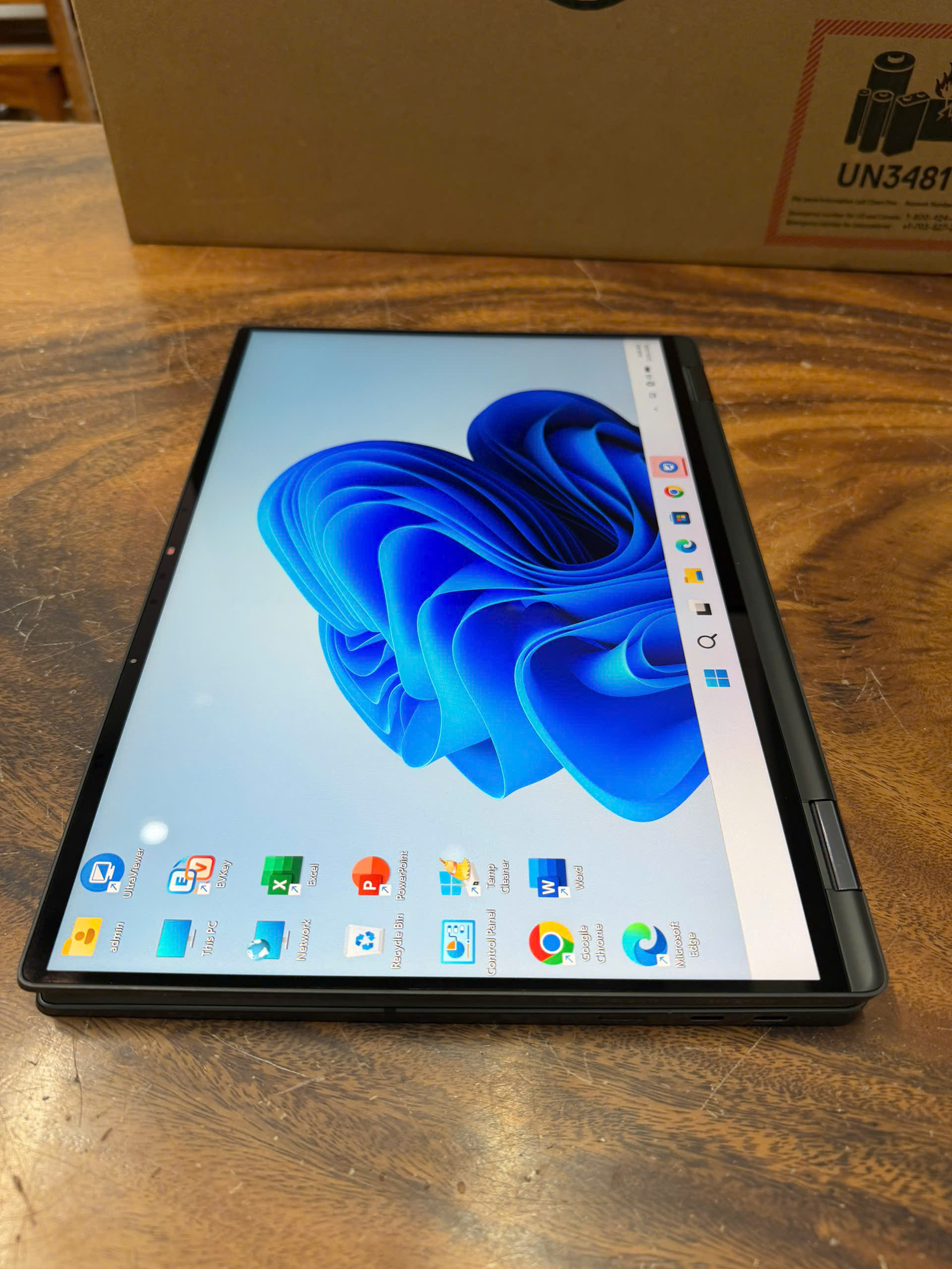 Dell Latitude 9440 2in1 Core I7 (8)