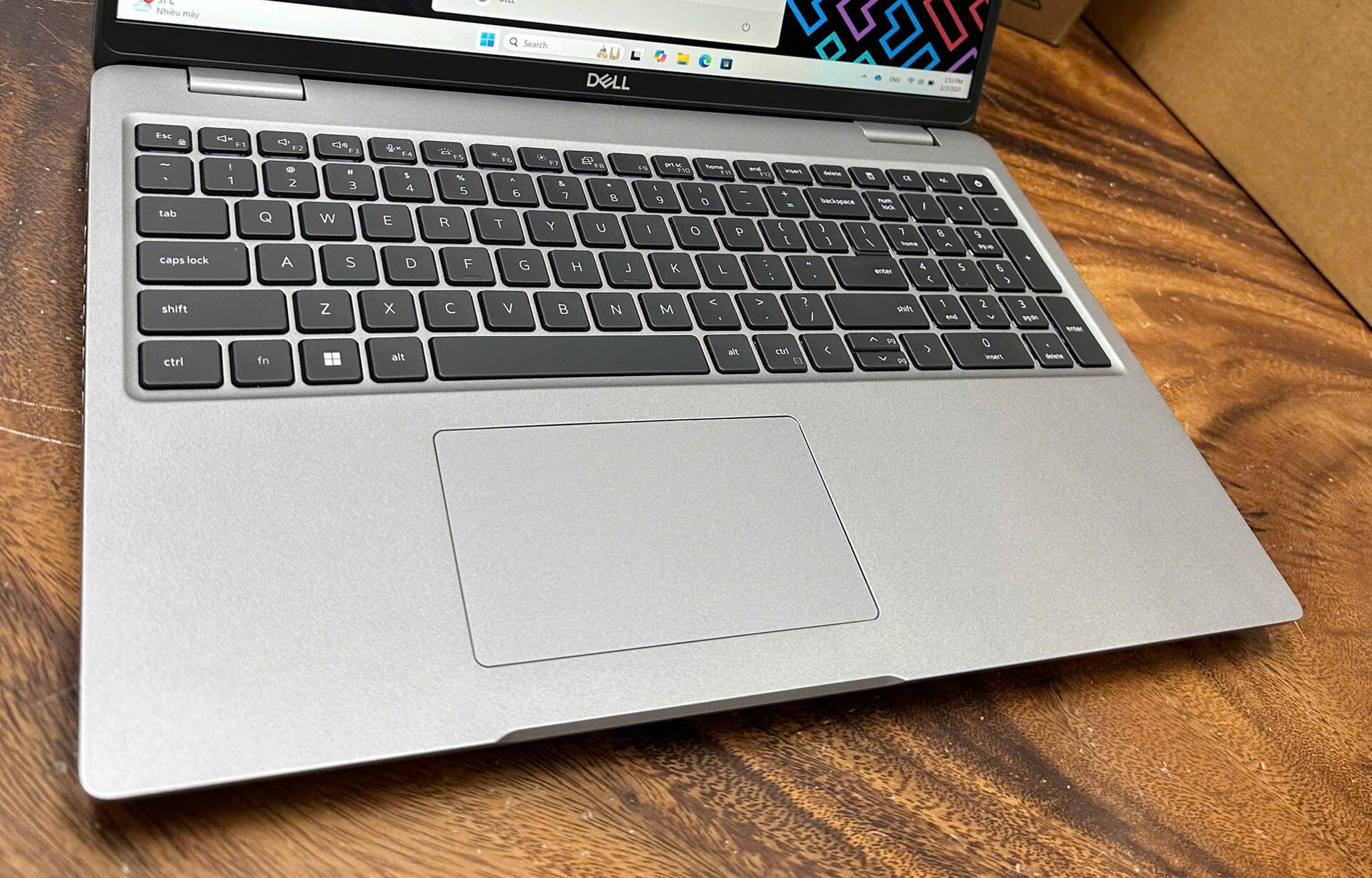 Bàn phím và Trackpad Dell Precision 3581 nhanh và mượt mà