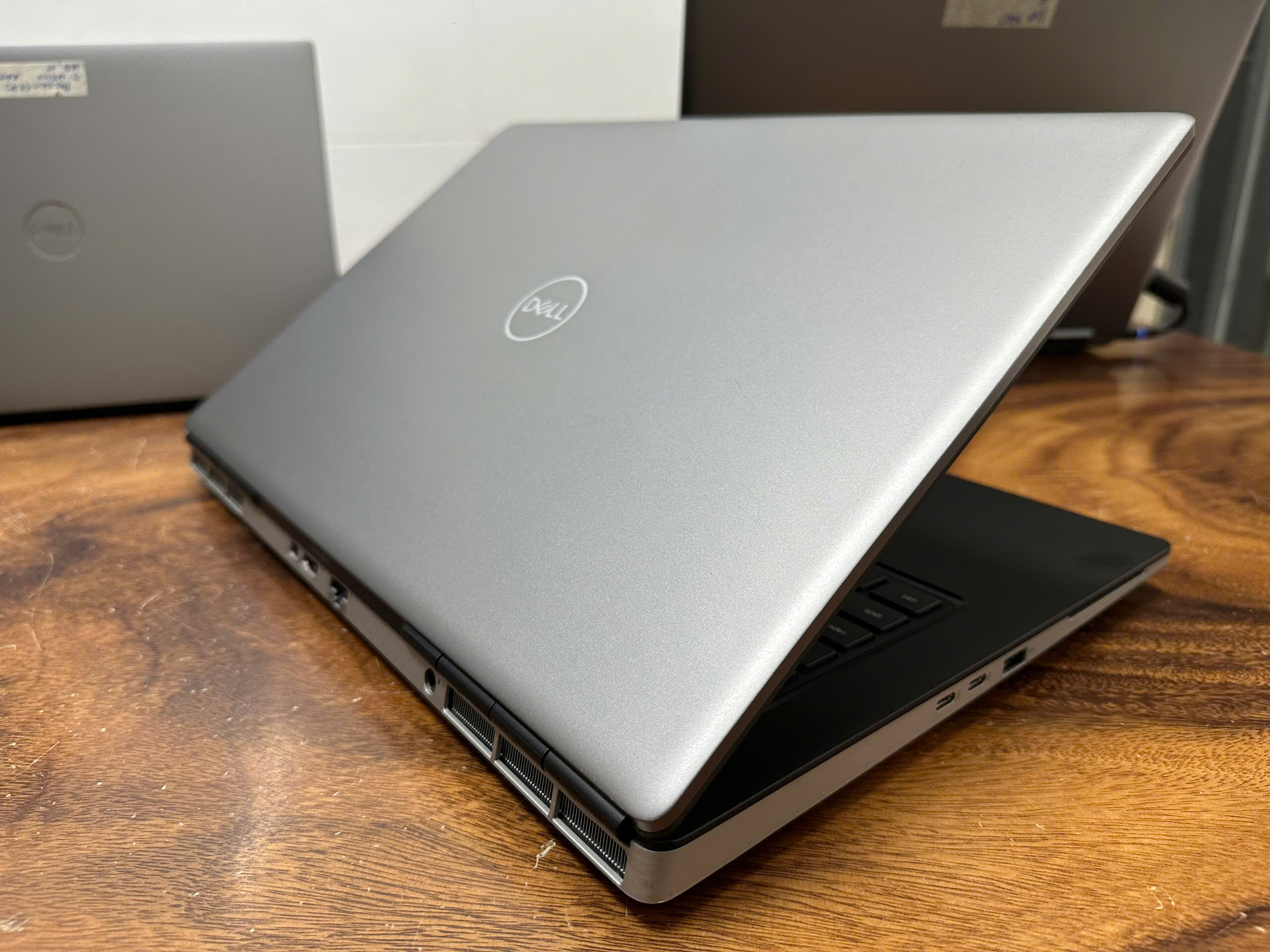 thumbnail image 2 of Dell Precision 17 Workstation Laptop – 32GB RAM, 1TB NVMe SSD, I5, Windows 11 2 of 6