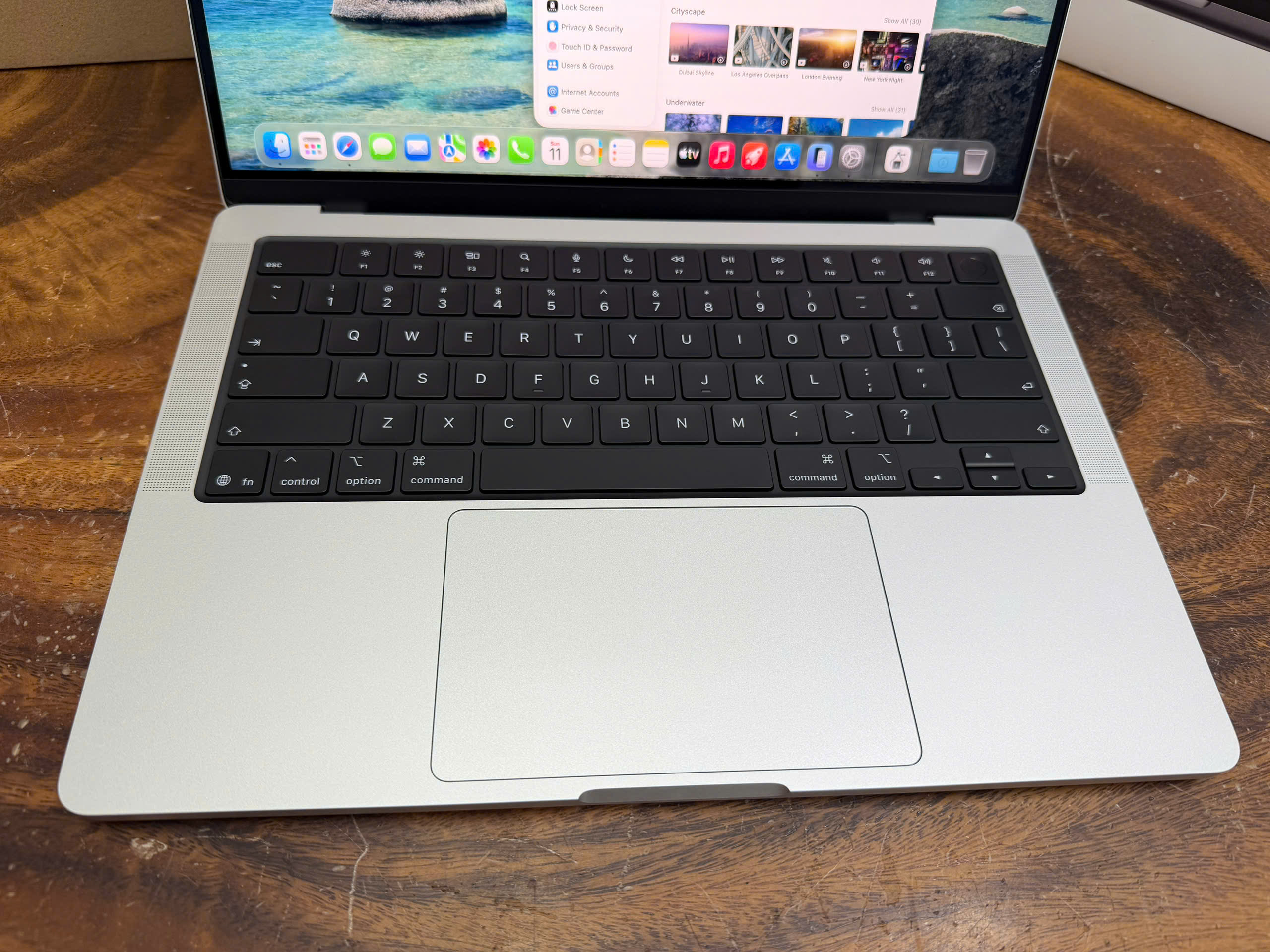 Macbook Pro 14 M5 Like New (7)