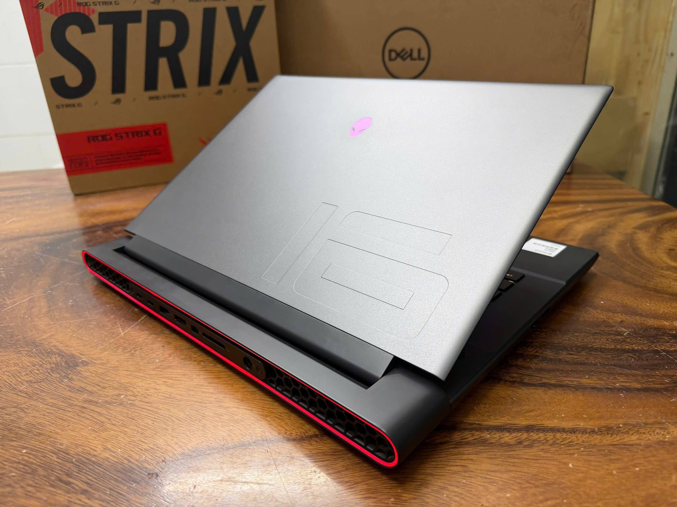 Dell Alienware M16 R1 (2)