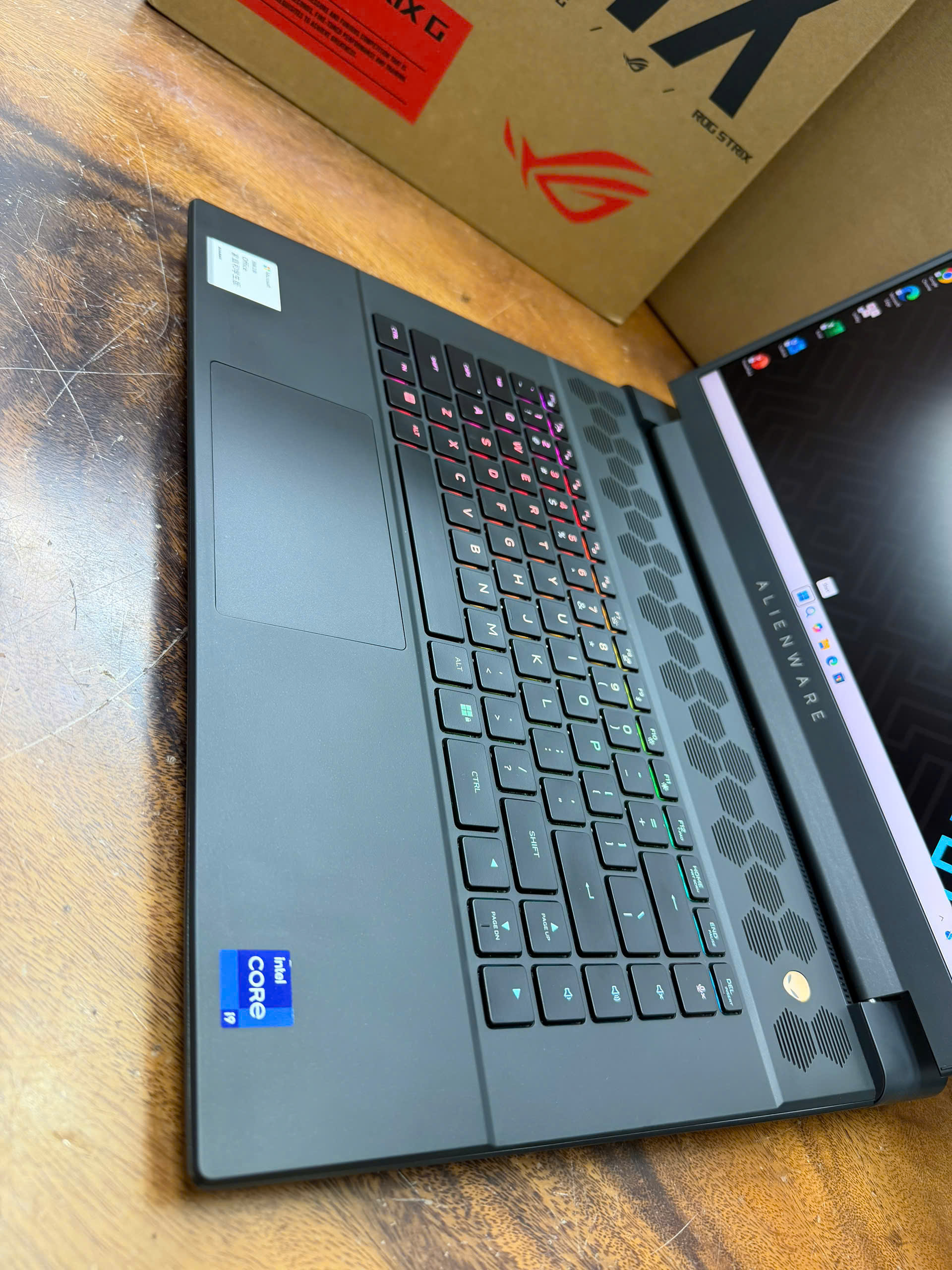 Dell Alienware M16 R1 (3)