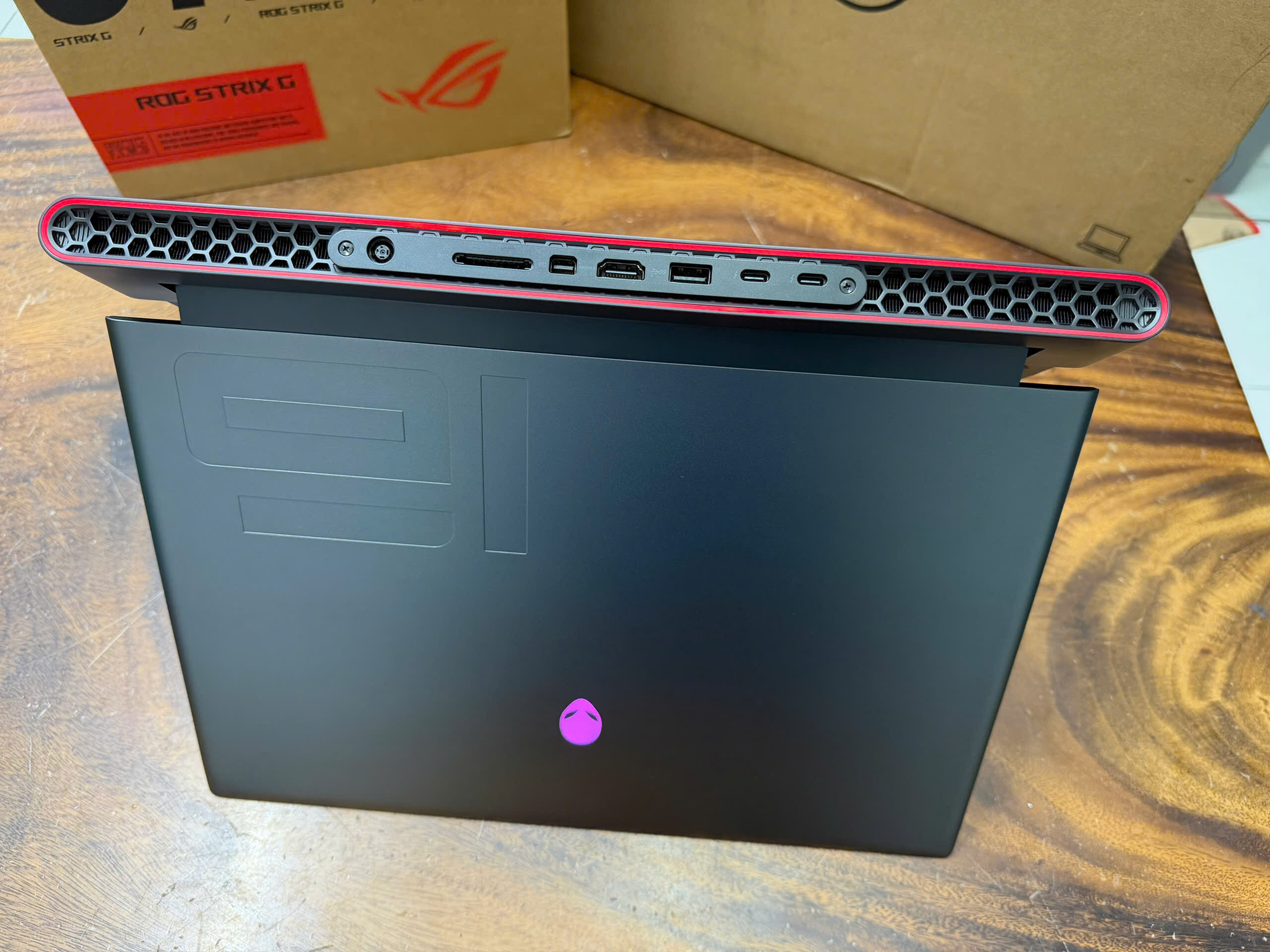 Dell Alienware M16 R1 (5)