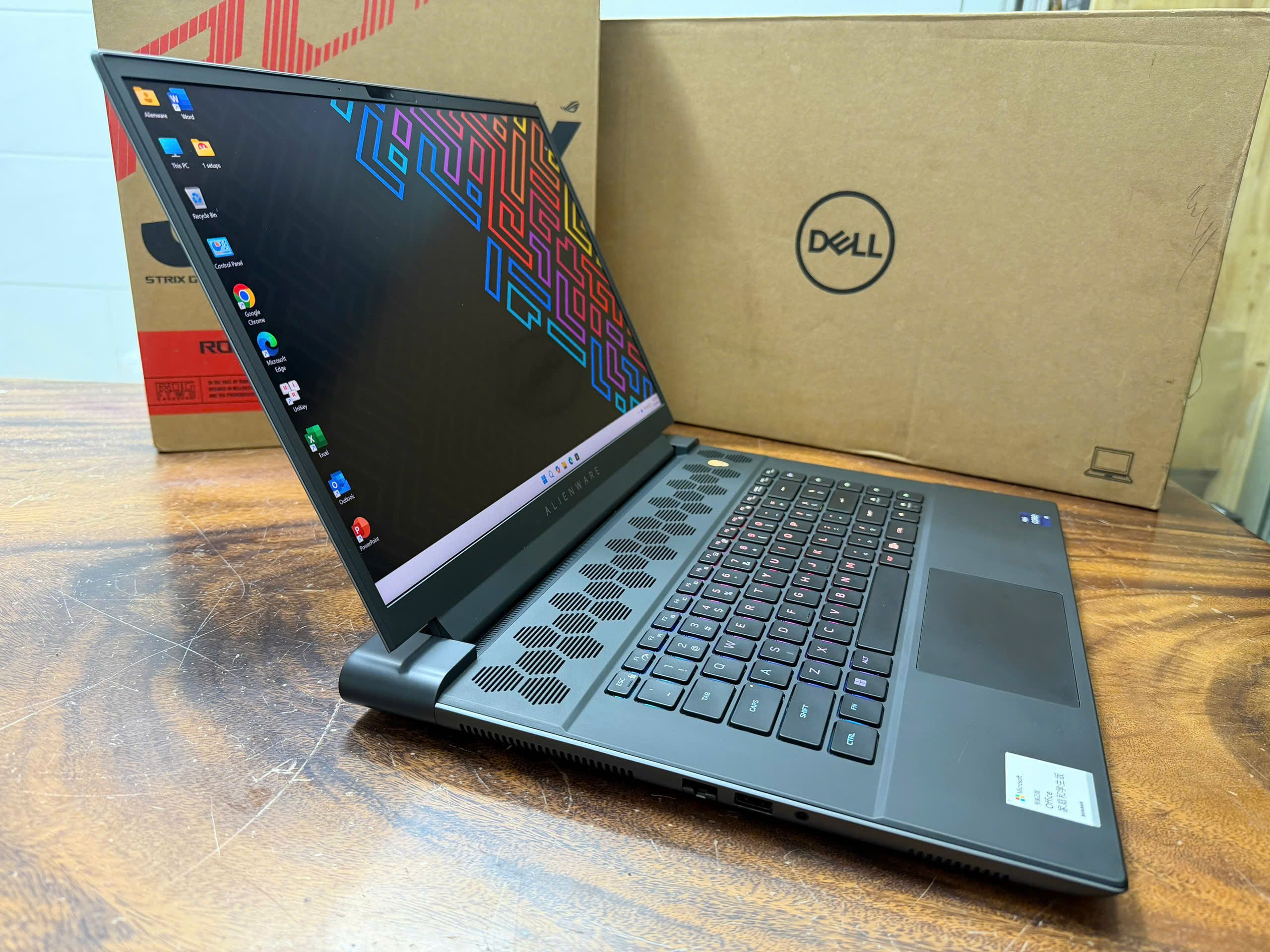 Dell Alienware M16 R1 (7)
