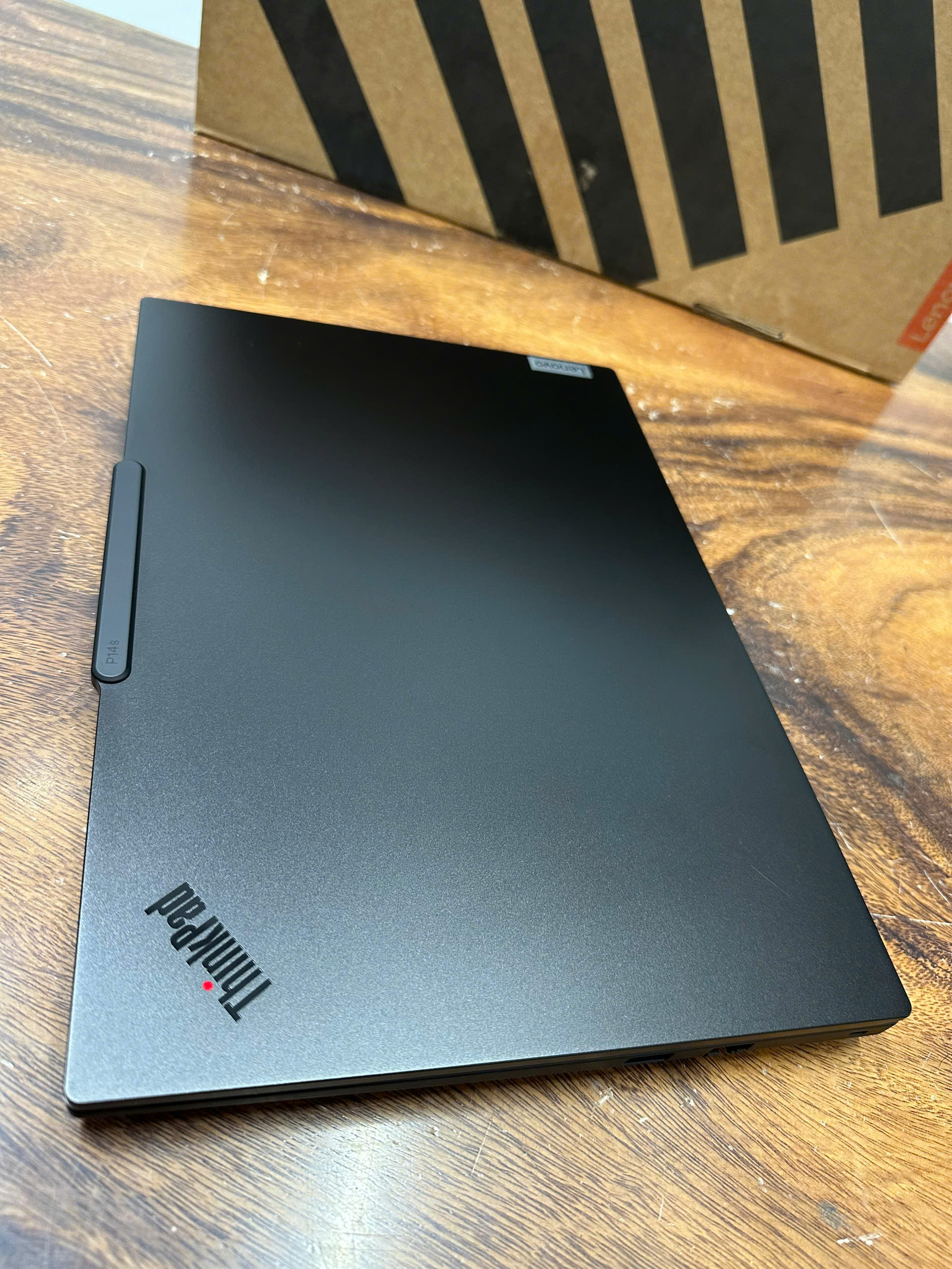Thinkpad P14s gen 5, ultra 7, 32G, 1T, RTX 500 Ada, 14in 3K 120hz