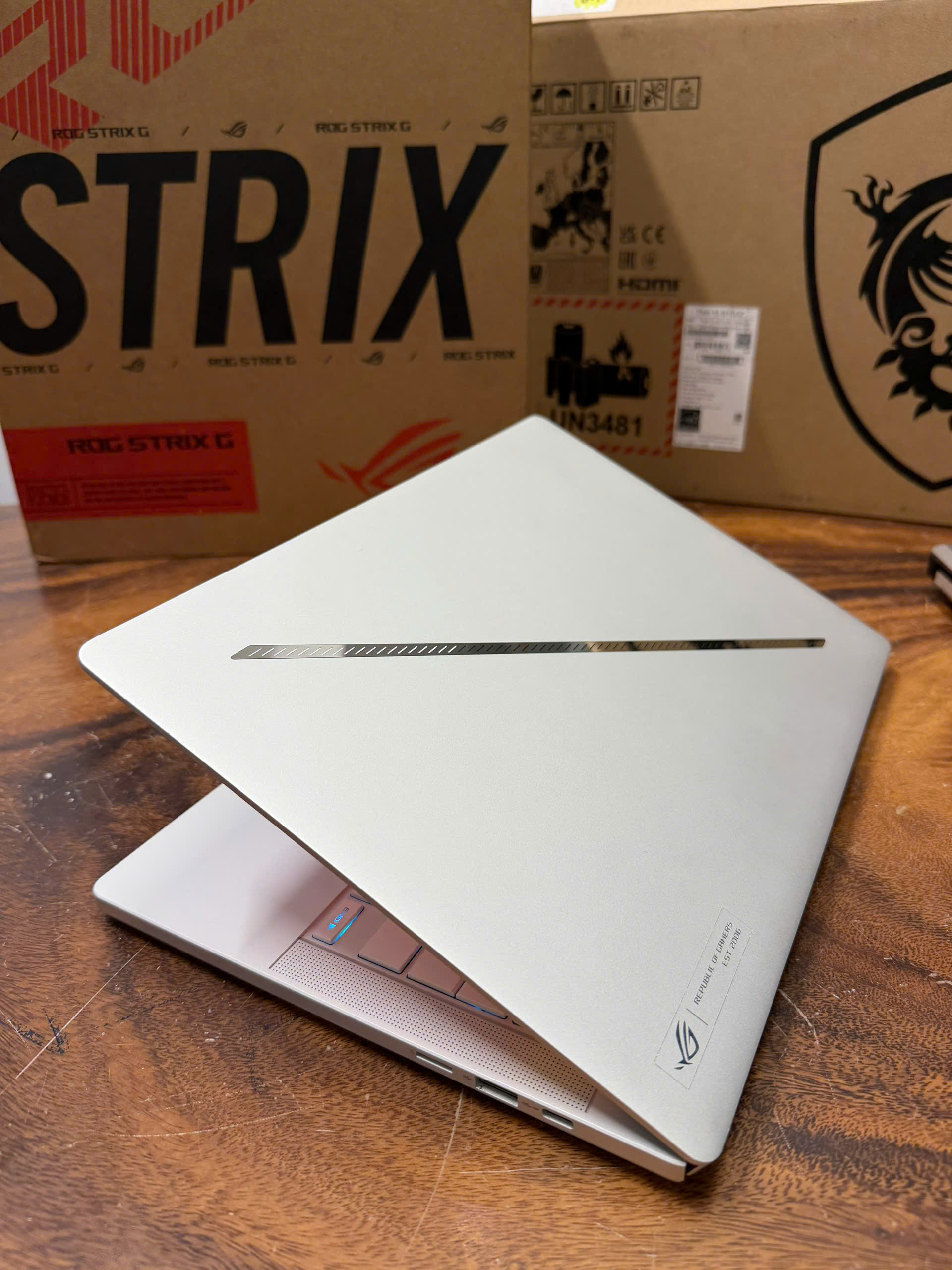 Asus Zephyrus G14 GA403U, Ryzen 9 8945HS , 32G, 1TB, RTX 4060, 14in 3K oled