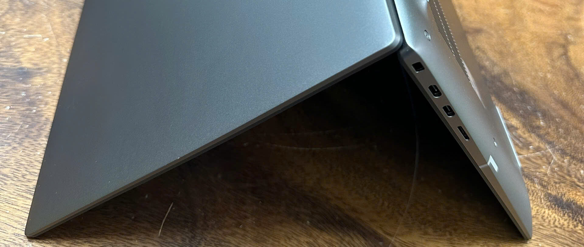 Dell Precision 5480 được trang bị cổng Thunderbolt cao cấp