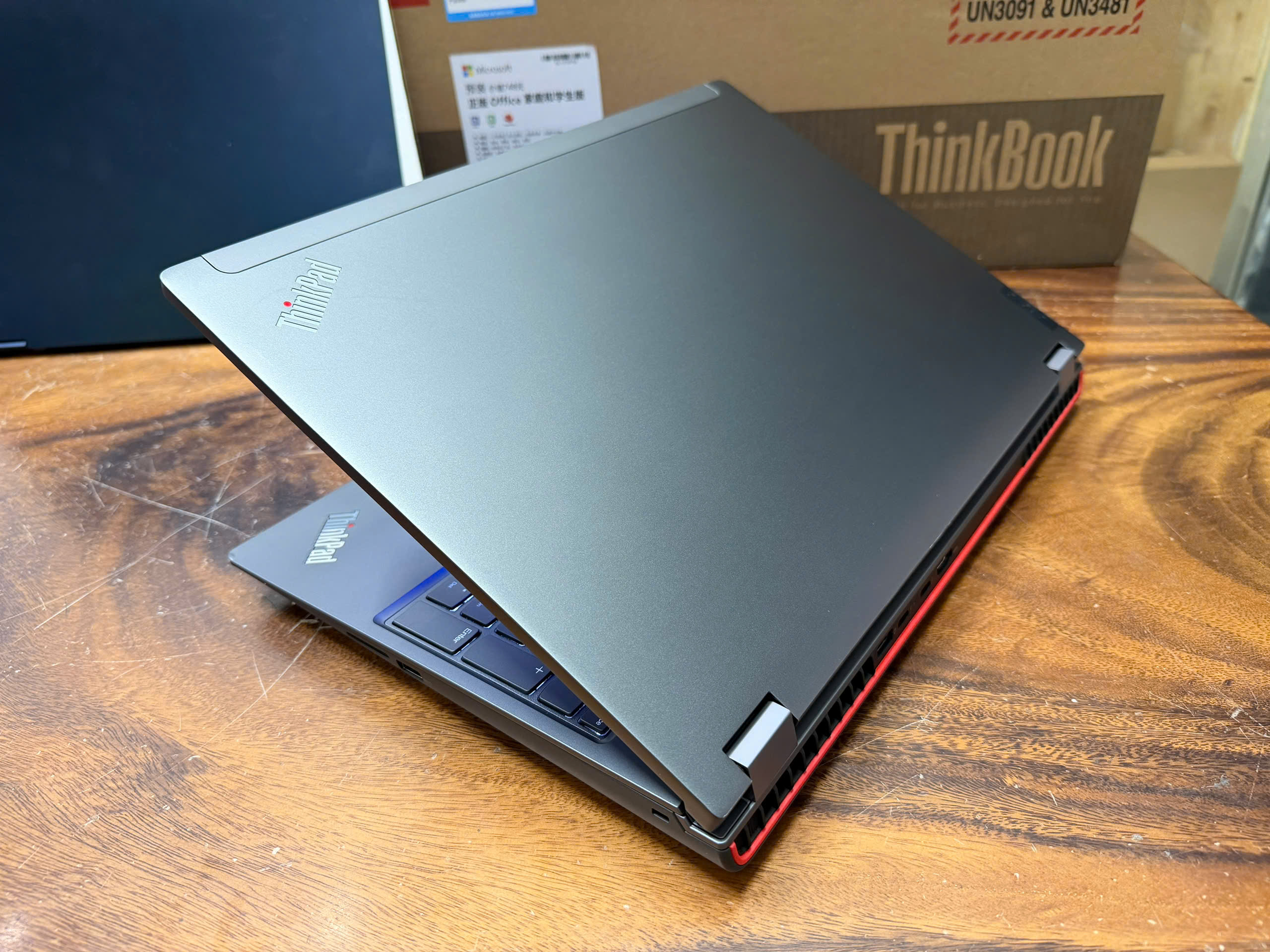 Thinkpad P16 Gen 2 Oled (3)
